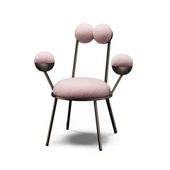 Trevor Esszimmerstuhl mit Armlehnen, modern, Bronzerahmen, rosa Boucle, auf Lager