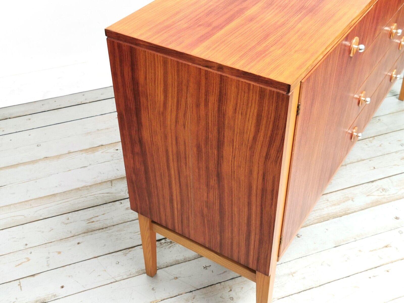 Trevor Chinn for Gordon Russell R.20 Walnut Mid-Century Sideboard In Good Condition In STOKE ON TRENT, GB