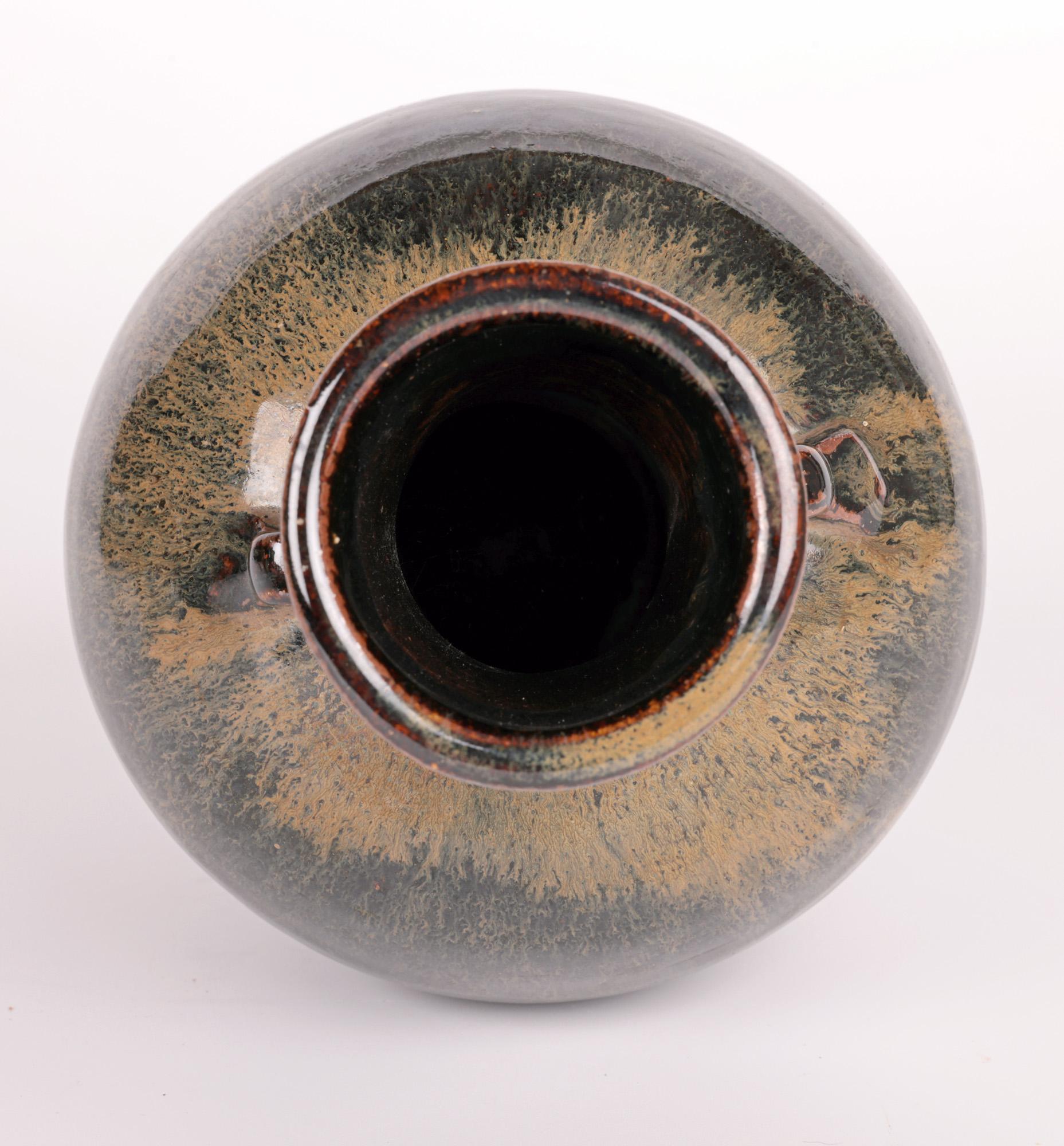 Trevor Corser Leach Pottery Studio Pottery Vase mit zwei Griffen aus Hasenfell, glasiert  im Angebot 4