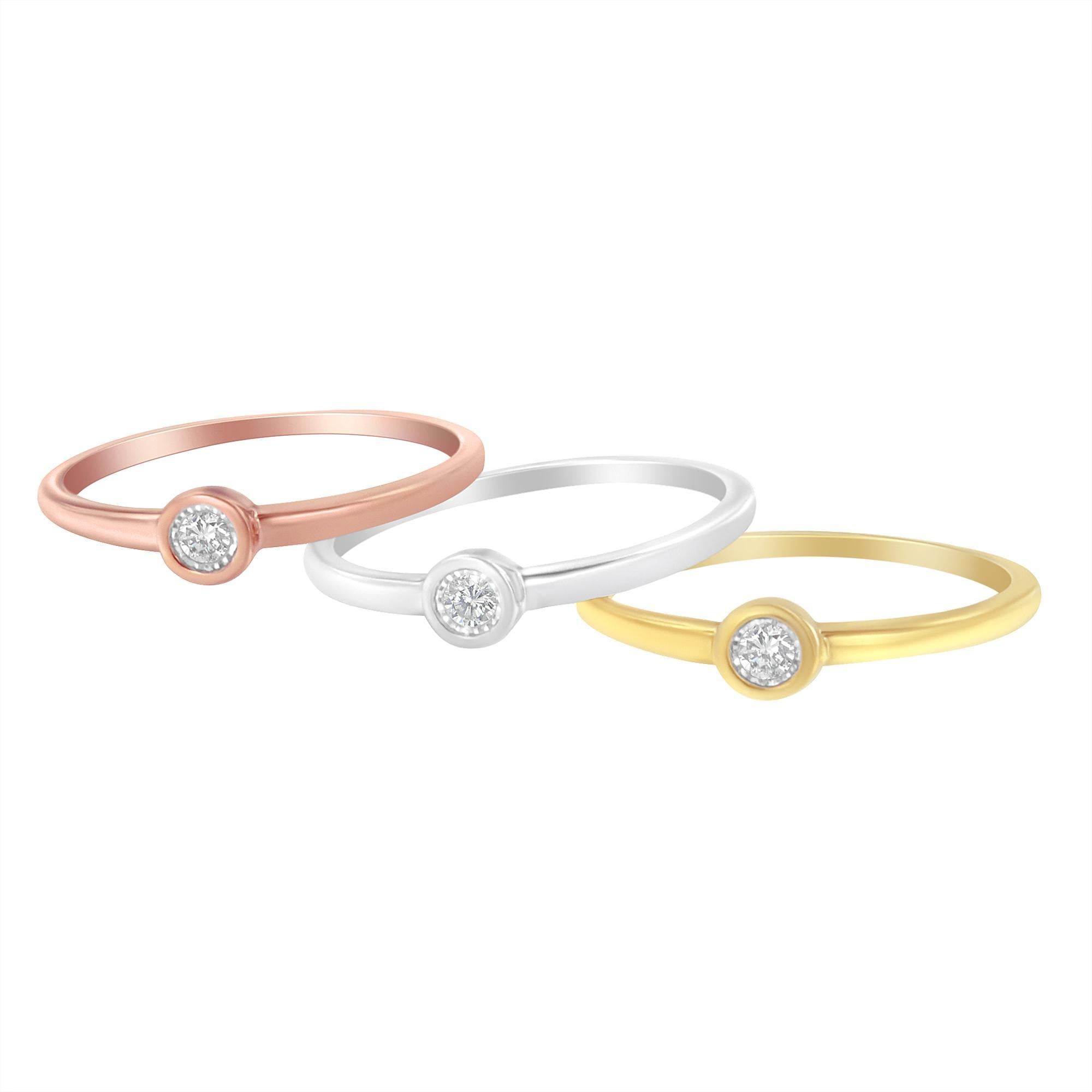 Dreifarbig 14K Gold über Silber 1/6 Cttw Diamant Stacking Versprechen Ring Set (Moderne) im Angebot