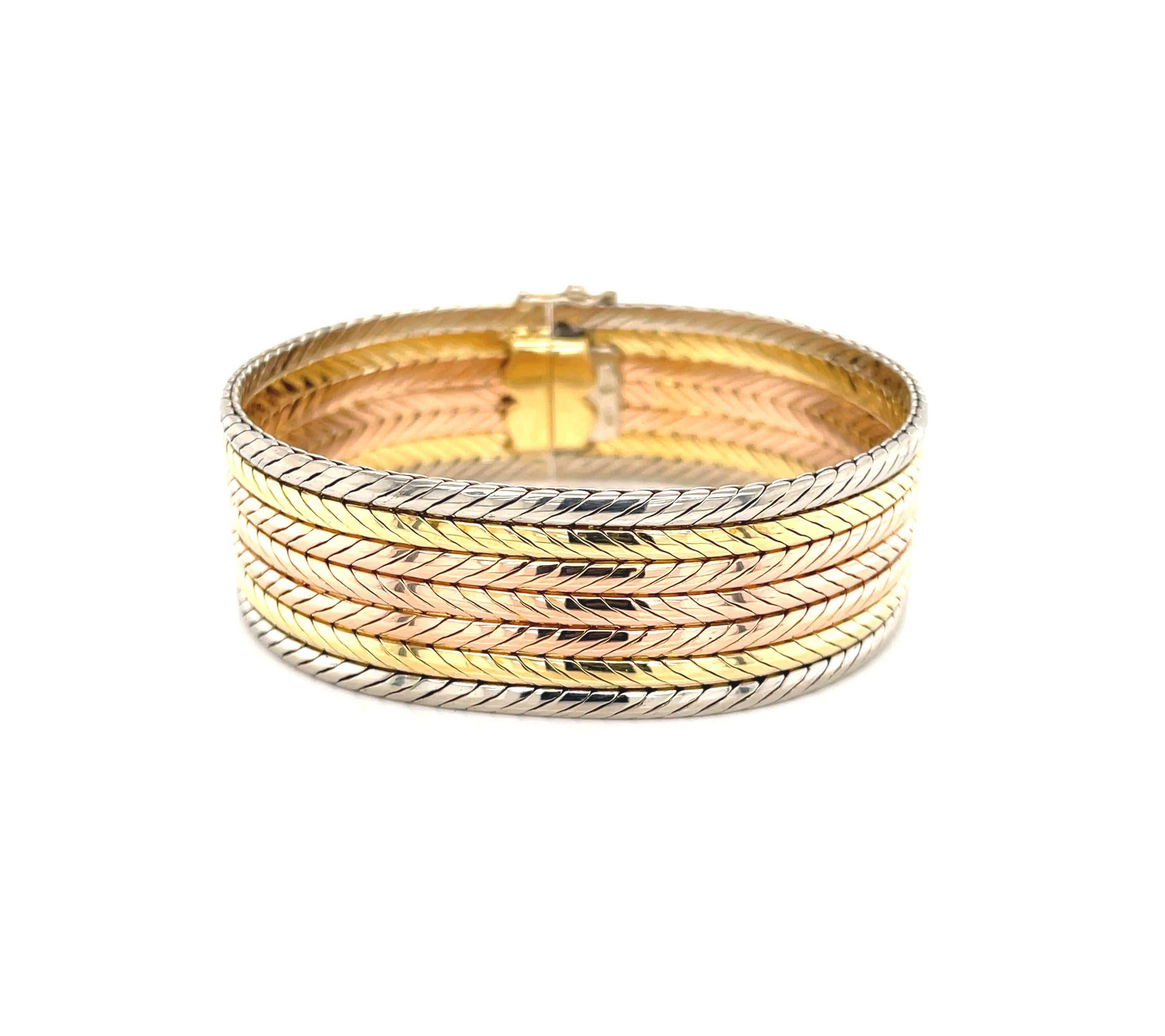 Bracciale tri-colore con catena di serpentino in oro 18 carati In condizioni ottime in vendita a Mount Kisco, NY