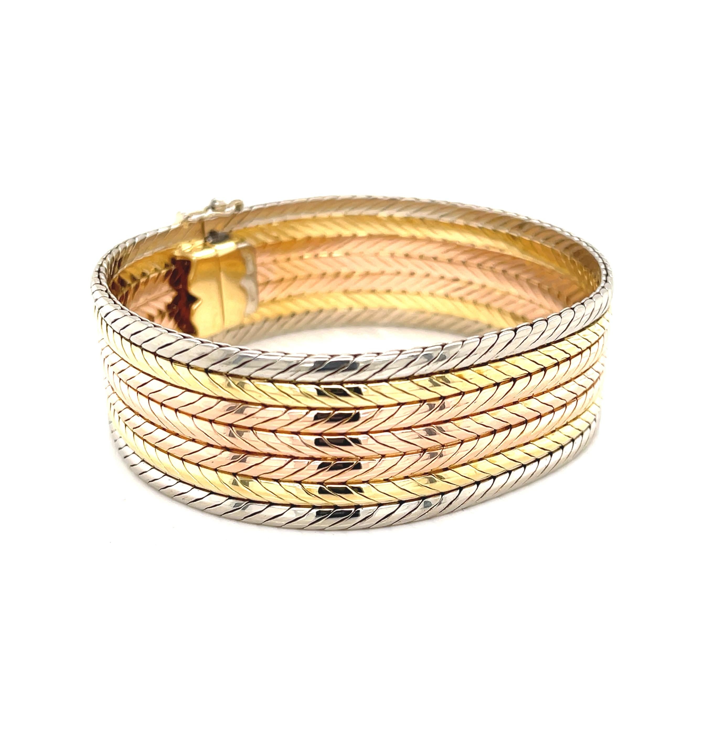 Bracelet fantaisie à chaîne serpentine en or 18 carats tricolore Pour femmes en vente