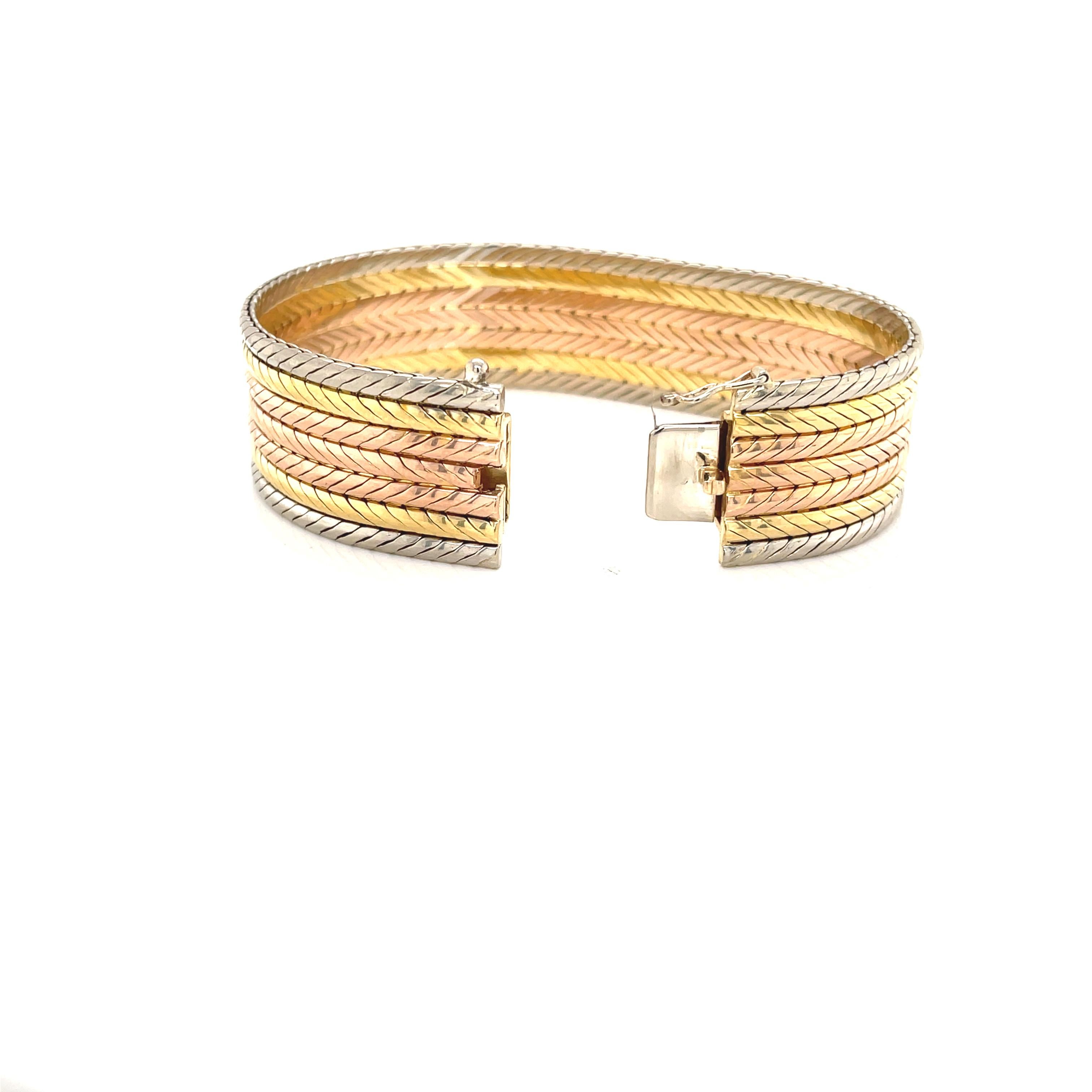 Tri Color 18 Karat Gold Serpentine Chain Statement Bracelet In Excellent Condition For Sale In Mount Kisco, NY
