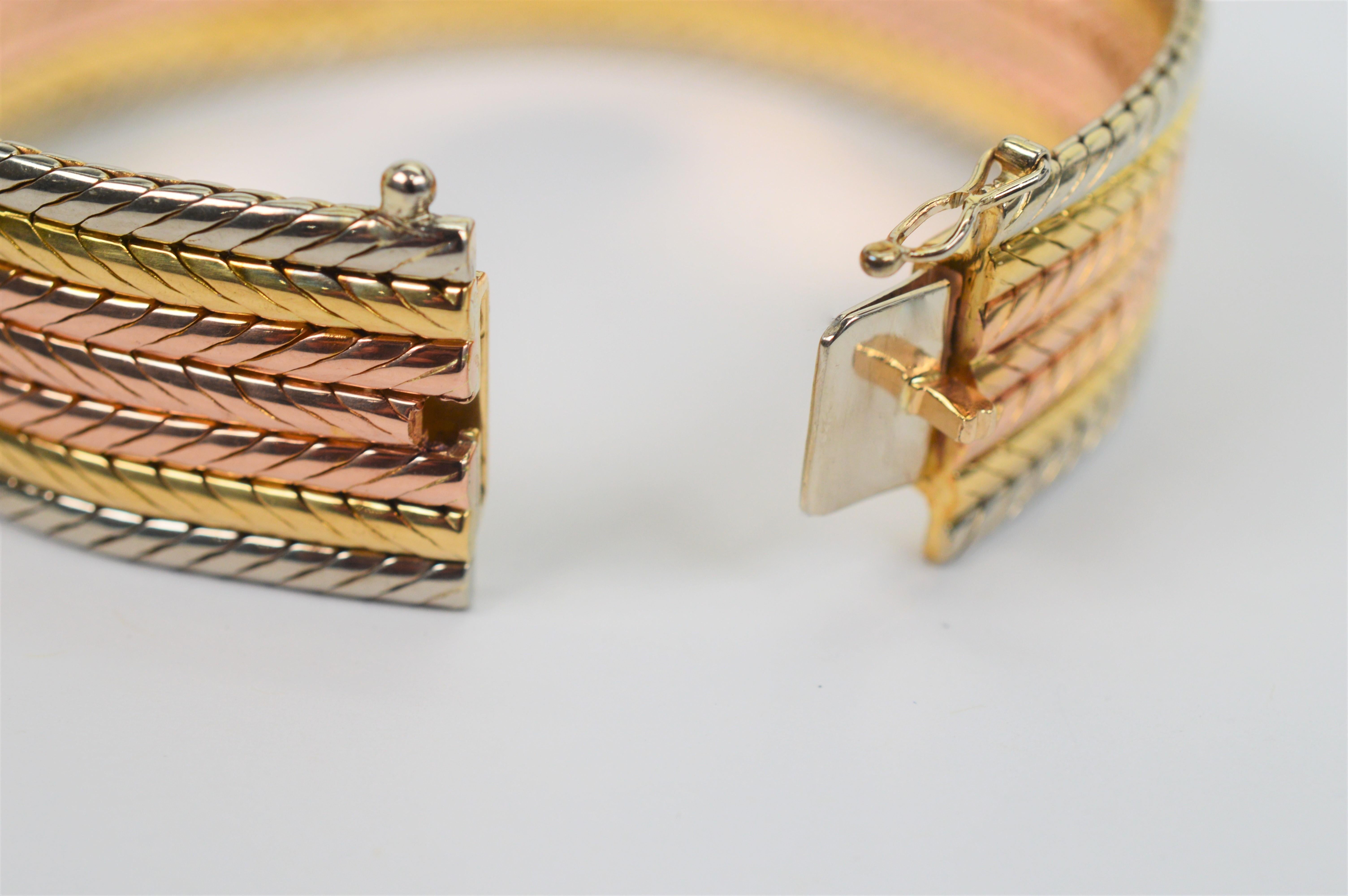 Bracelet fantaisie à chaîne serpentine en or 18 carats tricolore en vente 5