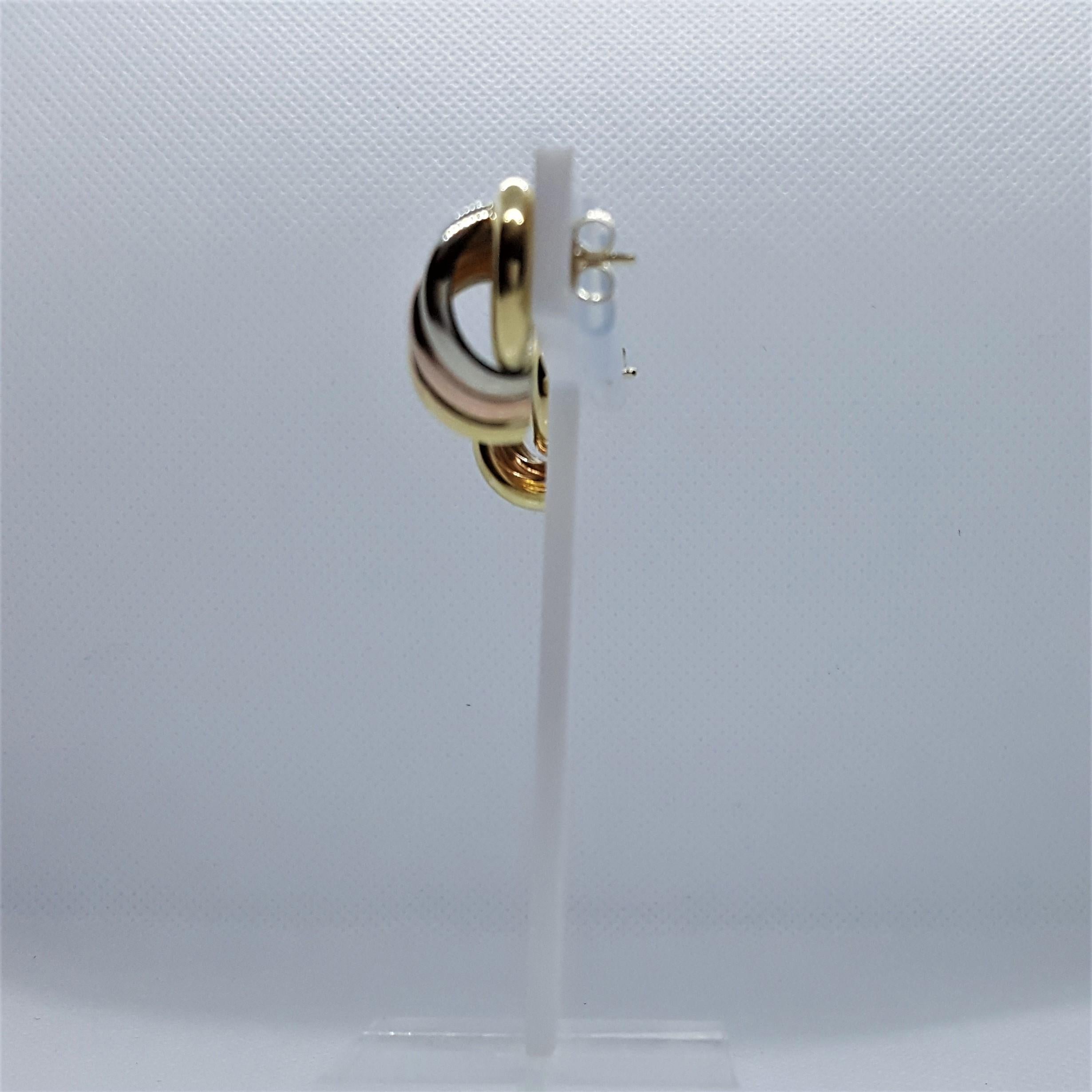 Versatile 18kt tri-color gold knot hoop earrings that are white, yellow, and rose-colored gold. These earrings and in very good condition and have been tested at 18kt yellow gold, however the backings are 14k yellow gold. Please let us know if you