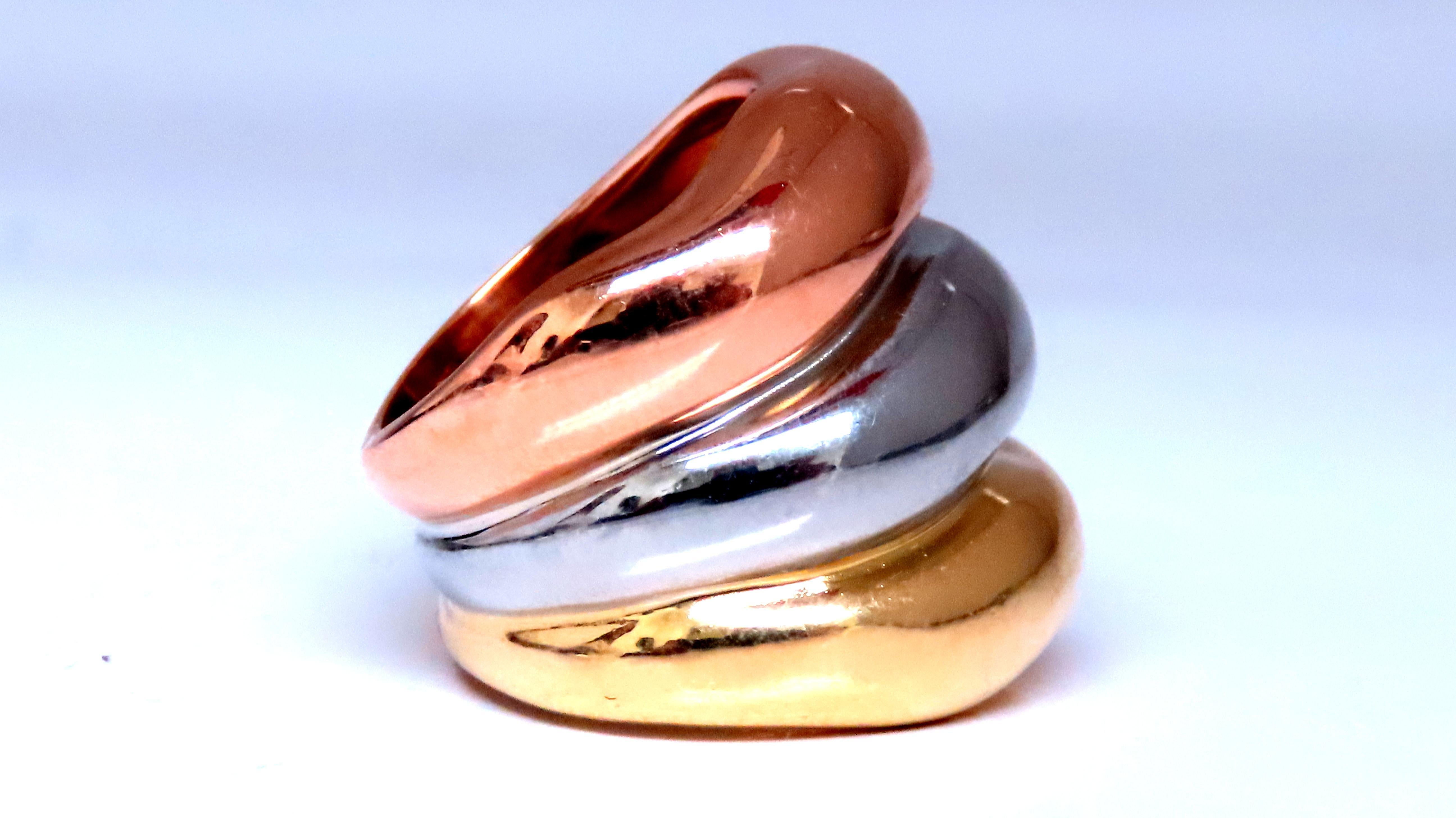20mm wide tricolor fused bands.
Rose, Yellow and white gold.
18kt 17.7 grams
6mm depth
Size 4.5