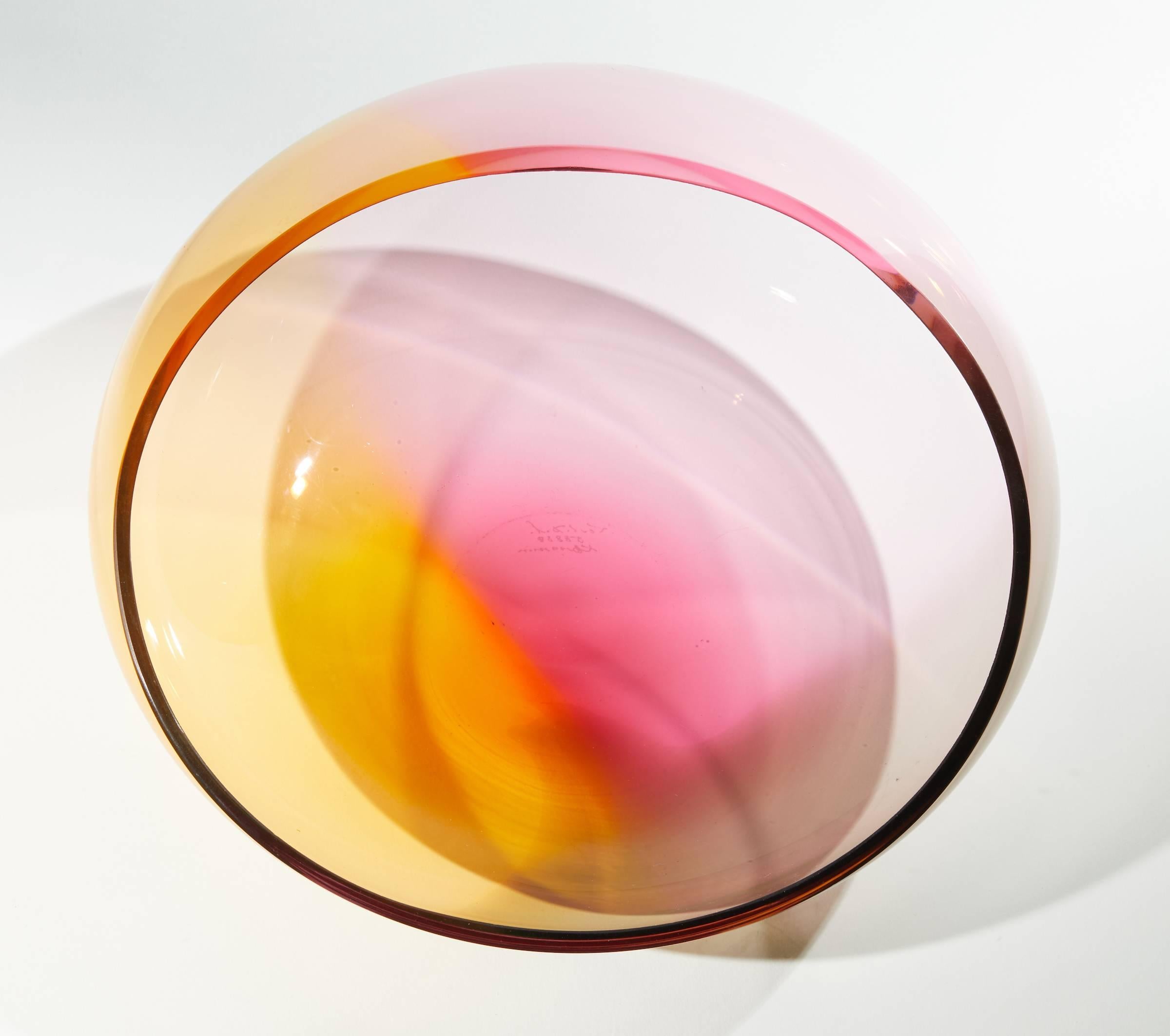 Dreifarbige Glasschale „Fidji“ von Kjell Engman für Kosta Boda im Angebot 1