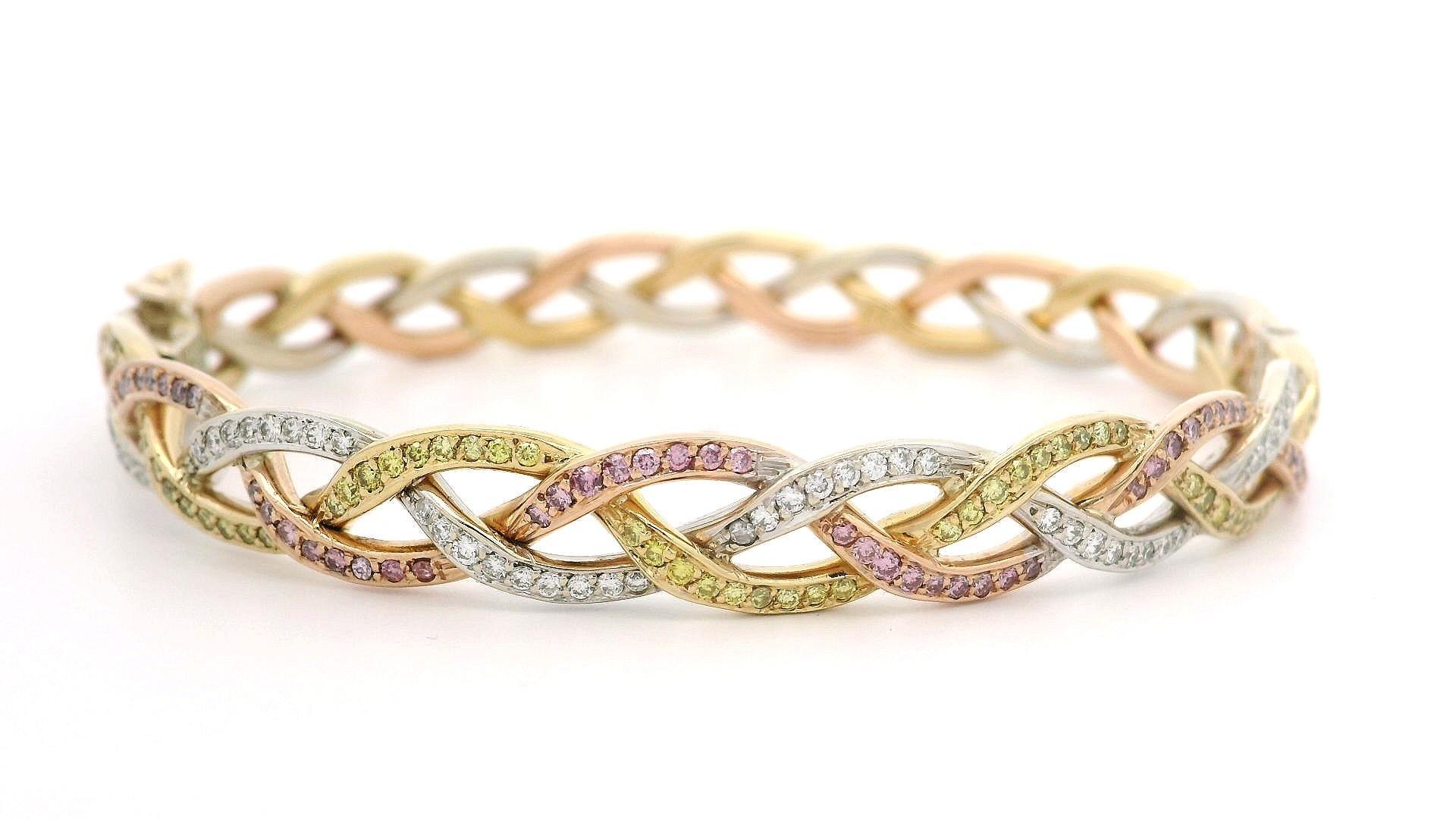 Pulsera tricolor de oro GIA de 1,80 ct con diamante amarillo rosa trenzado abierto en venta 3