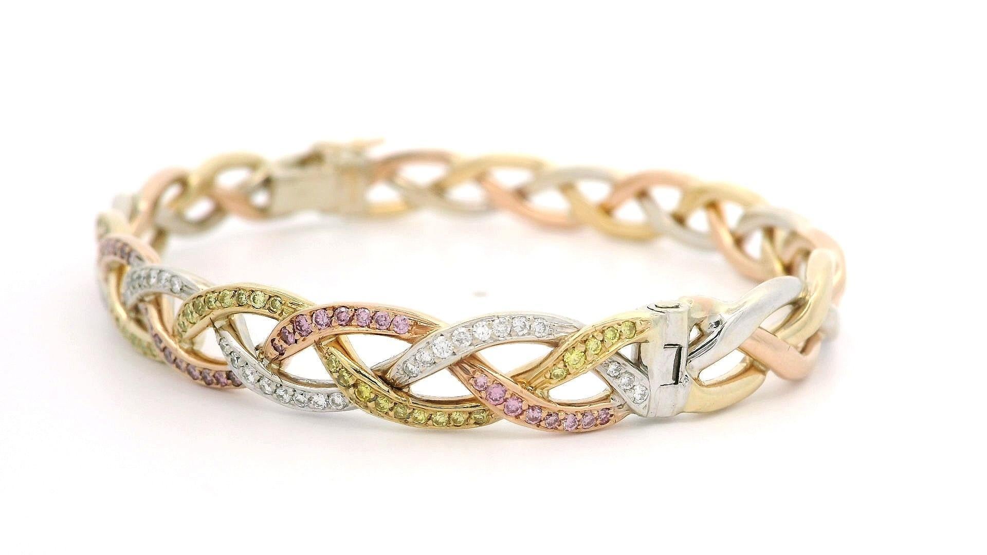 Pulsera tricolor de oro GIA de 1,80 ct con diamante amarillo rosa trenzado abierto en venta 4