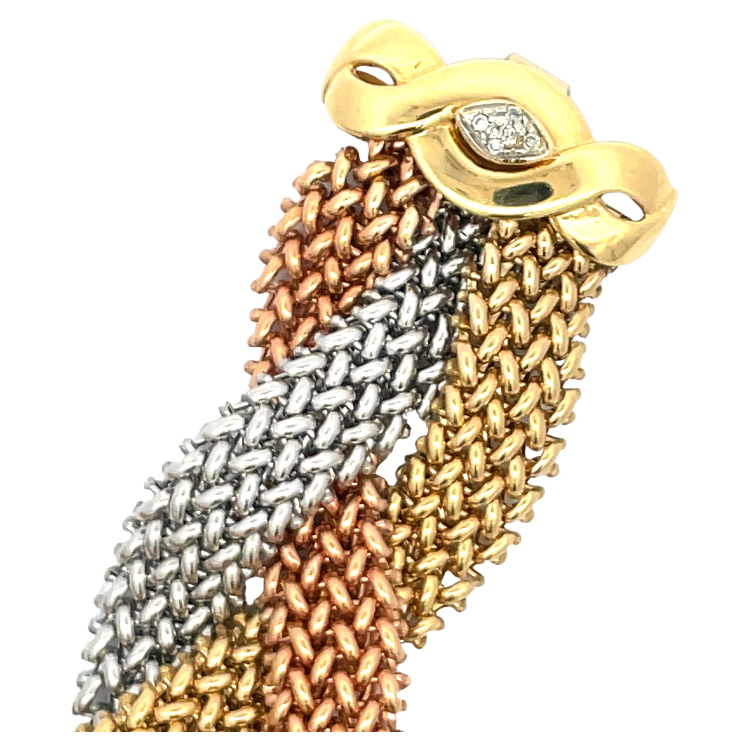 Dreifarbiges geflochtenes Goldarmband 14 Karat Gold 42,6 Gramm Diamantschließe  (Zeitgenössisch) im Angebot