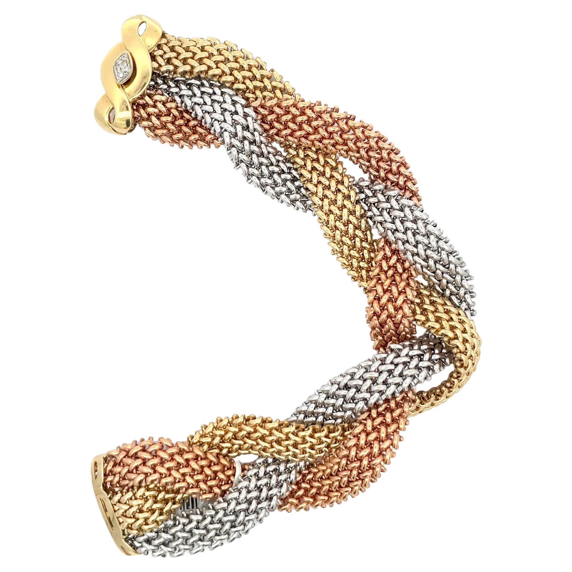 Dreifarbiges geflochtenes Goldarmband 14 Karat Gold 42,6 Gramm Diamantschließe  (Rundschliff) im Angebot