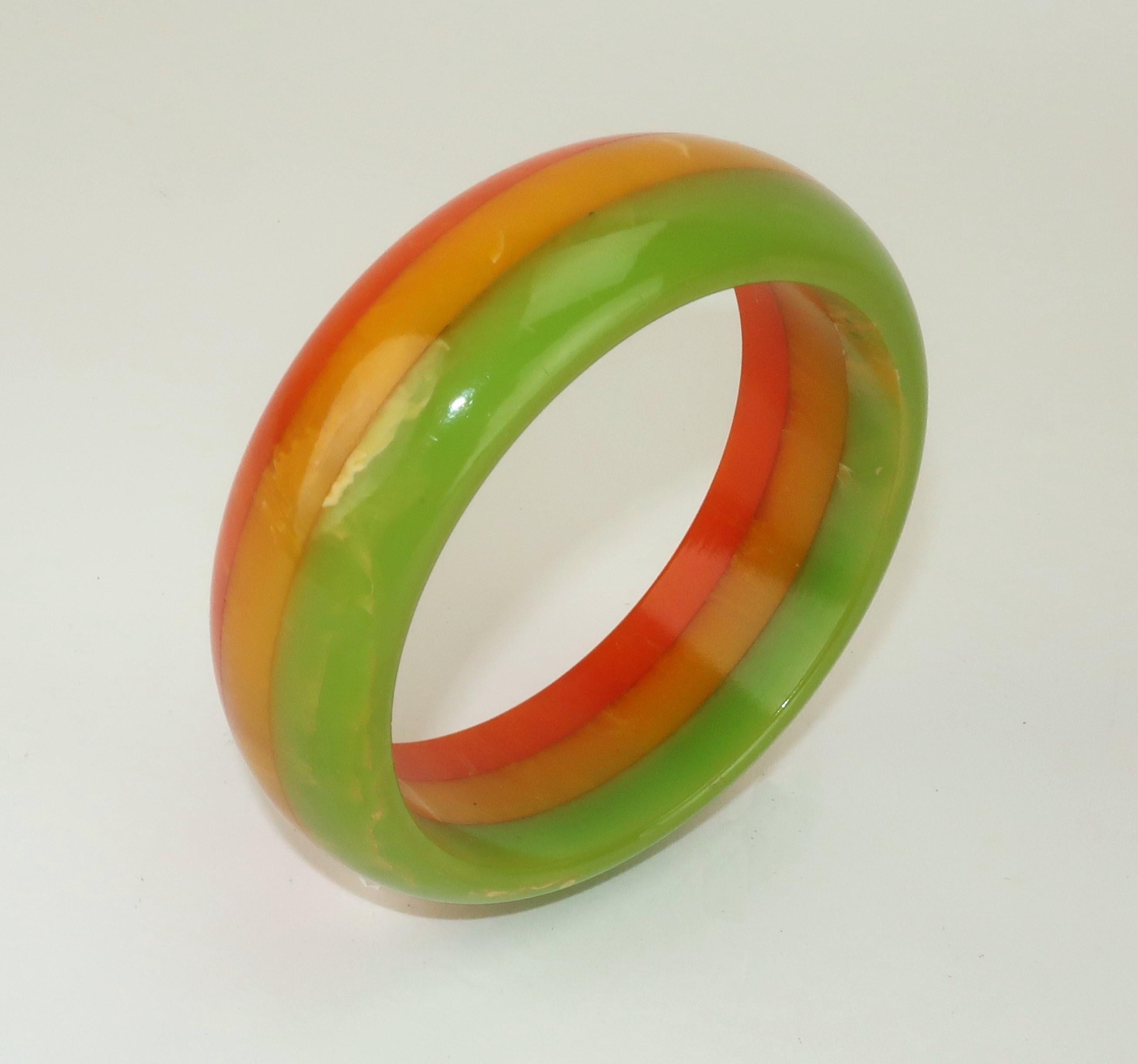 Tri-Color Marbleized Bakelite Bangle Bracelet, C.1950 For Sale 3