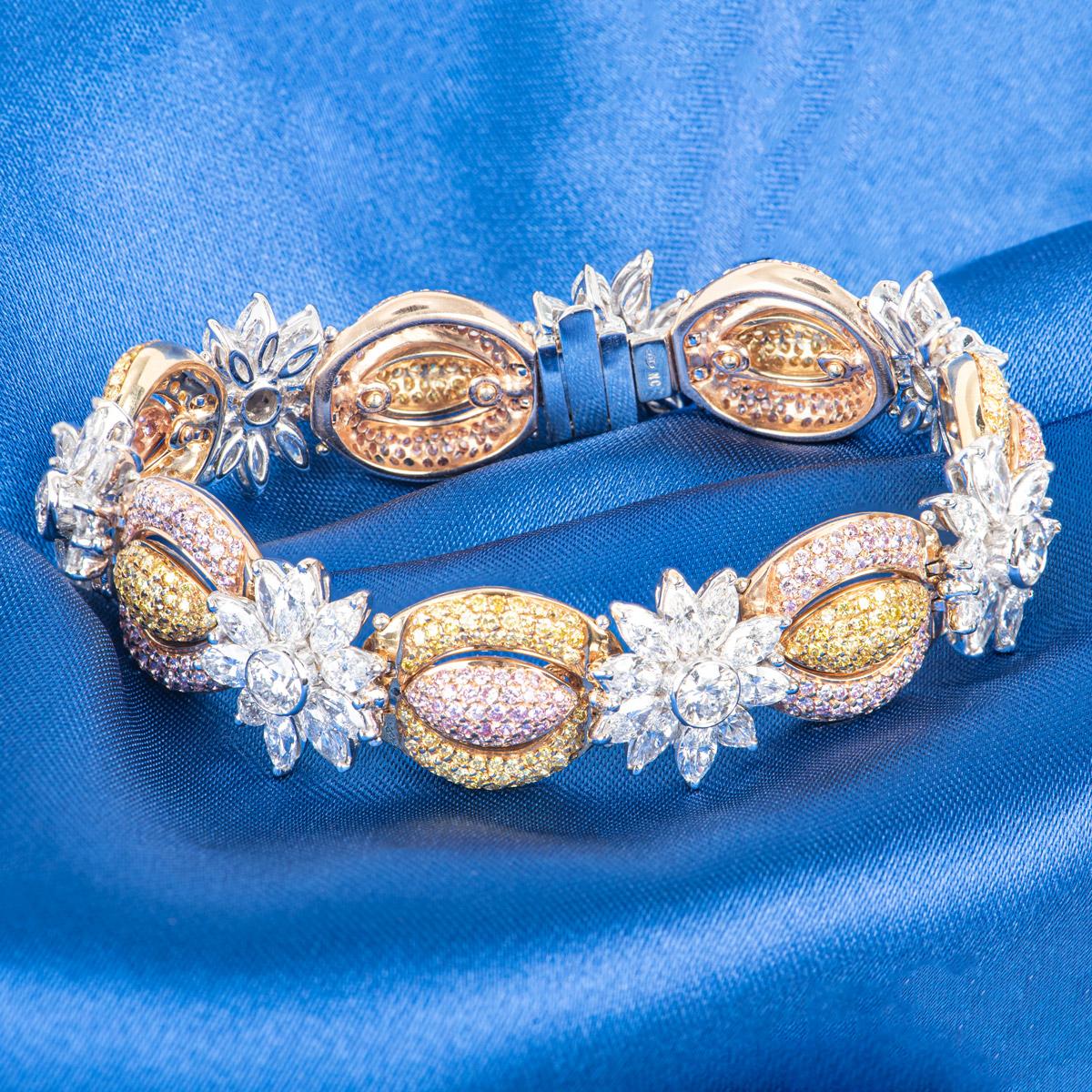 Bracelet fantaisie en or tricolore avec diamants jaunes, roses naturelles et blancs en vente 2