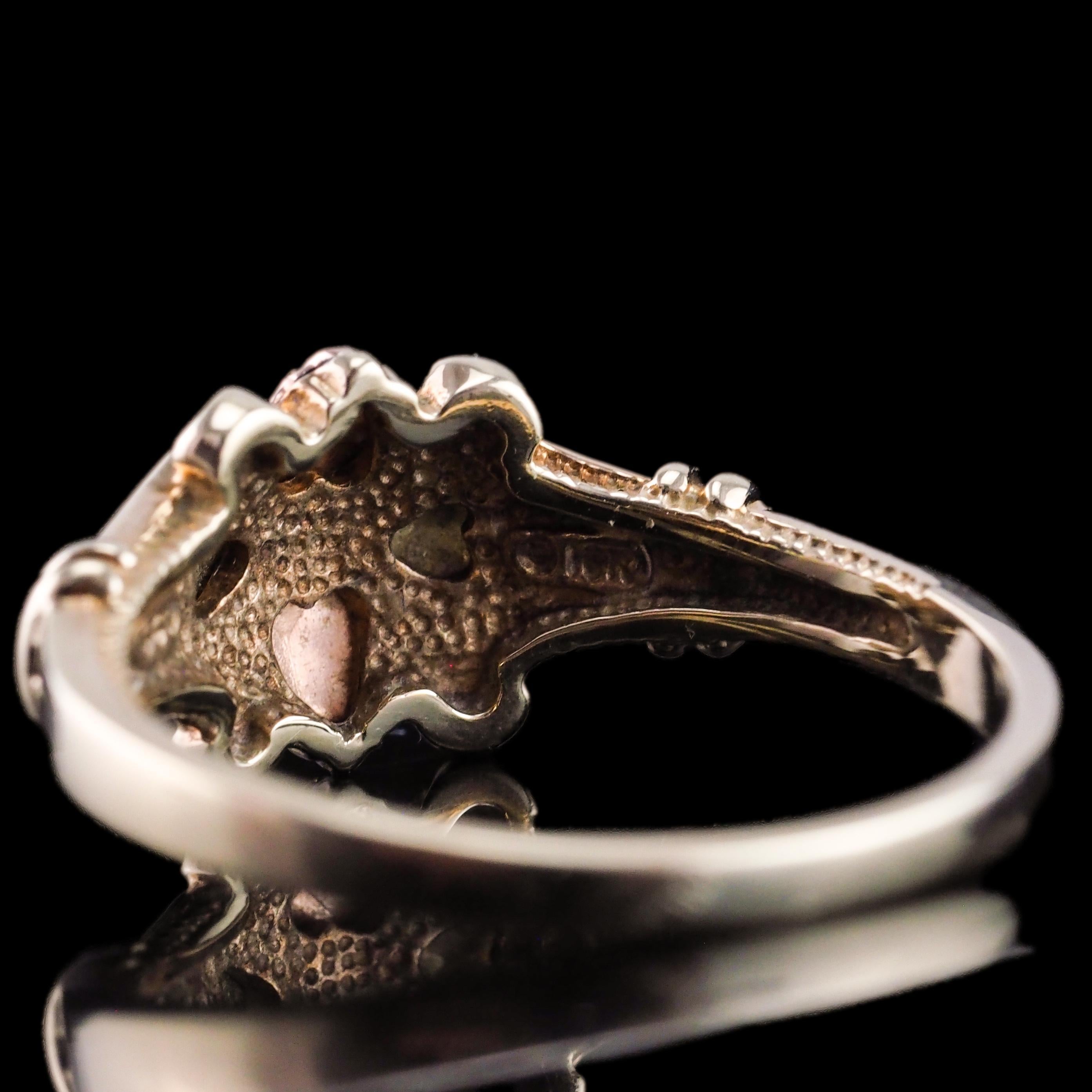 Tri-Colour Gold Ring with Foliate Motifs 9K Gold For Sale 6