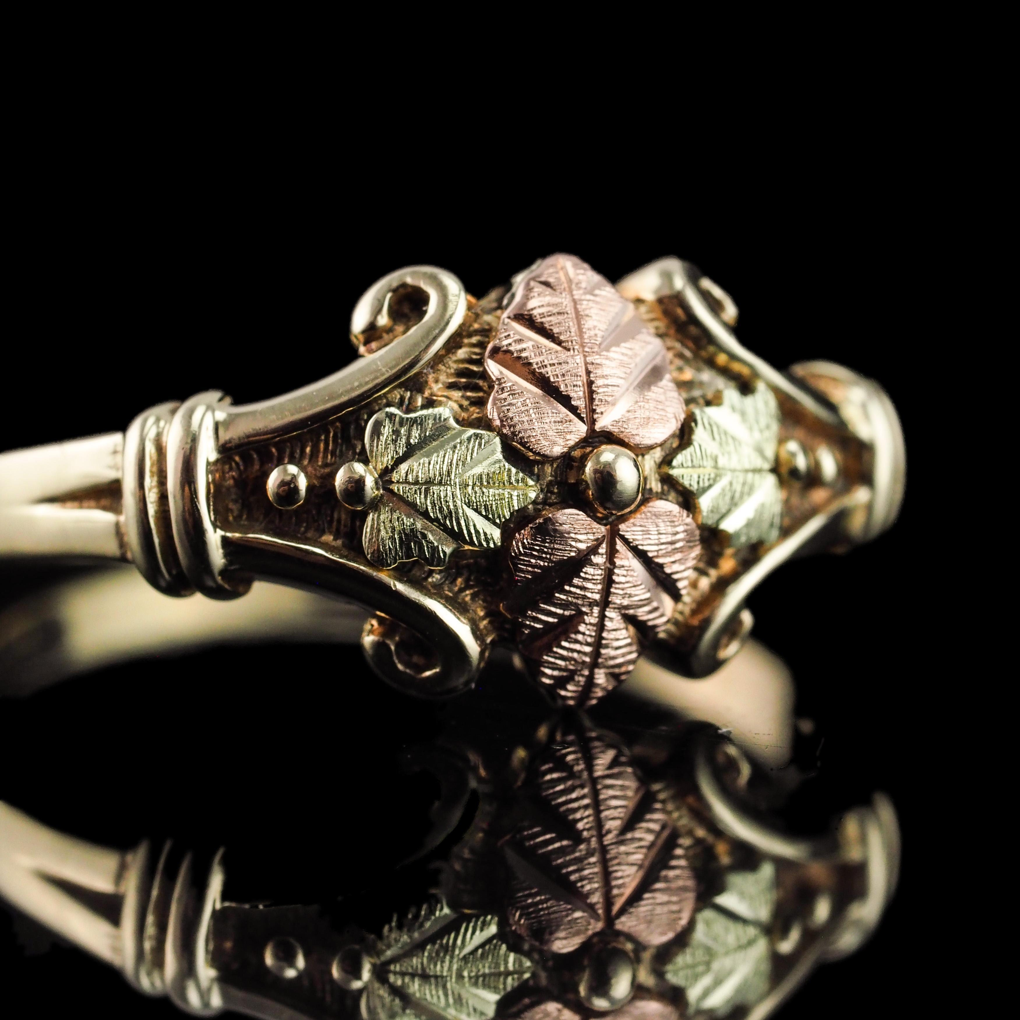 Tri-Colour Gold Ring with Foliate Motifs 9K Gold For Sale 7
