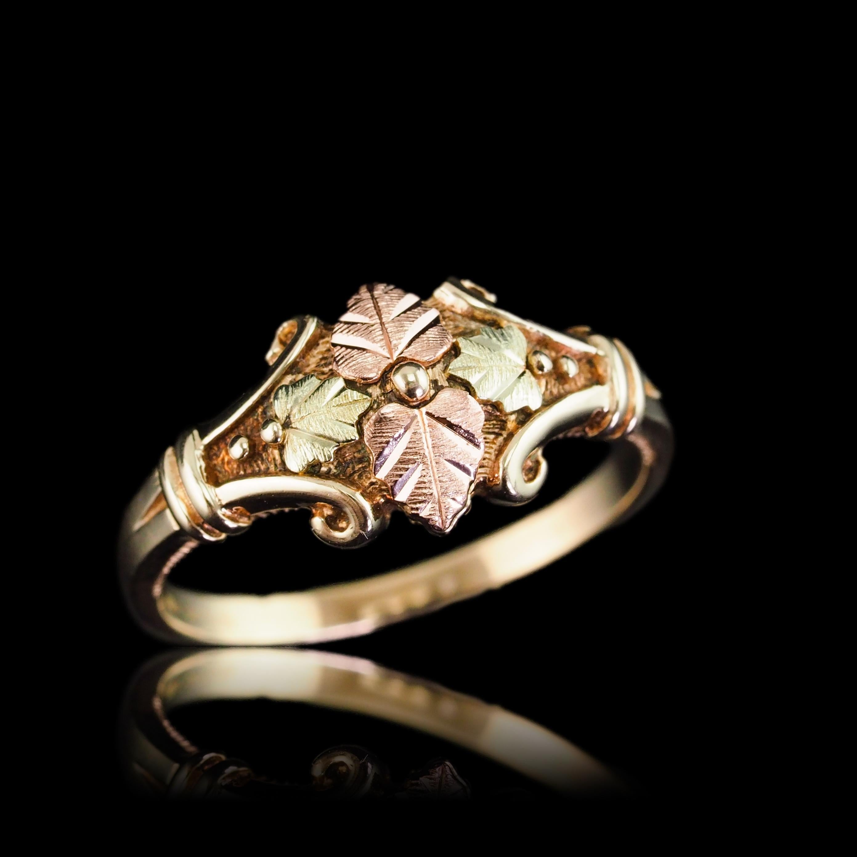 Tri-Colour Gold Ring with Foliate Motifs 9K Gold For Sale 8