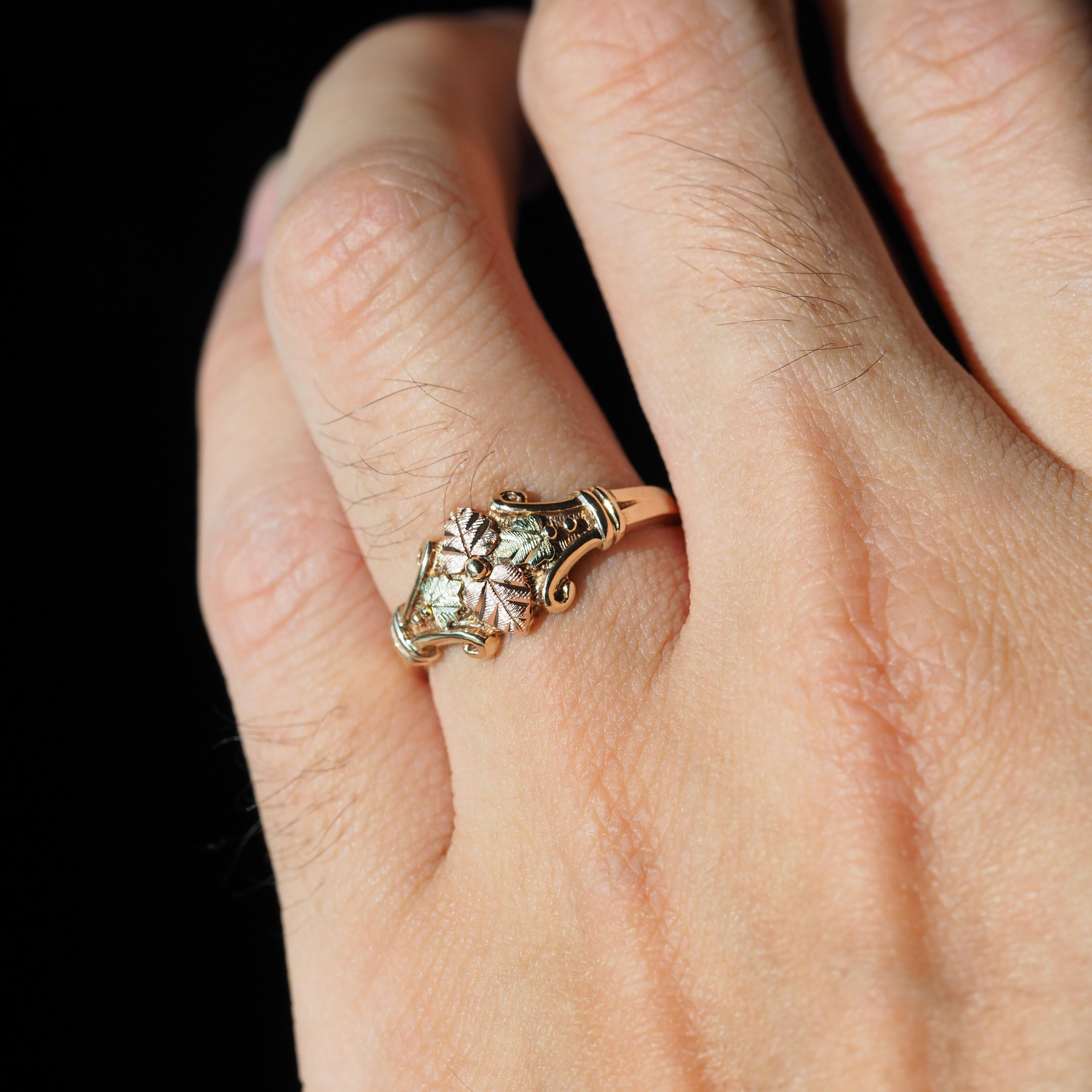 Tri-Colour Gold Ring with Foliate Motifs 9K Gold For Sale 12