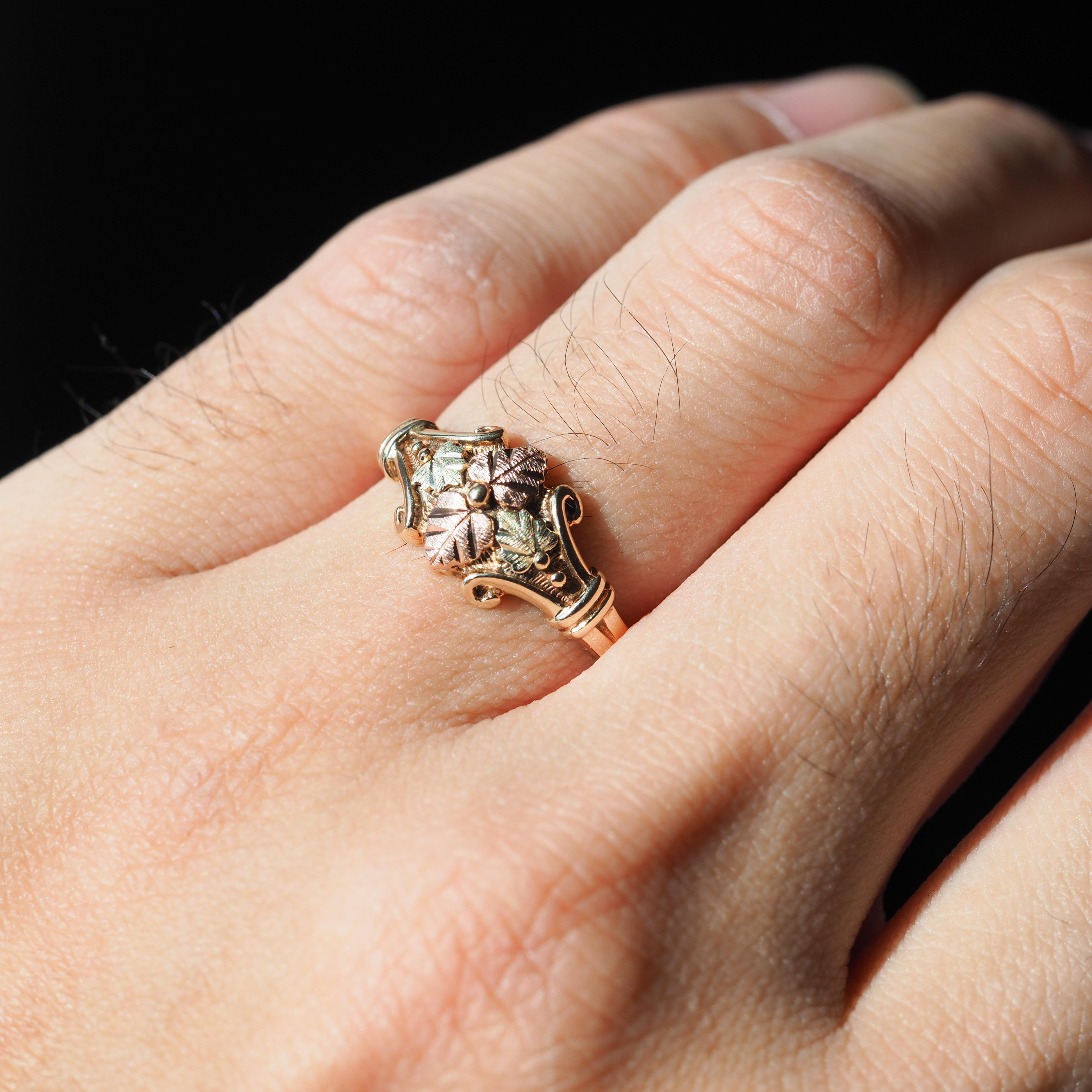 Tri-Colour Gold Ring with Foliate Motifs 9K Gold For Sale 13