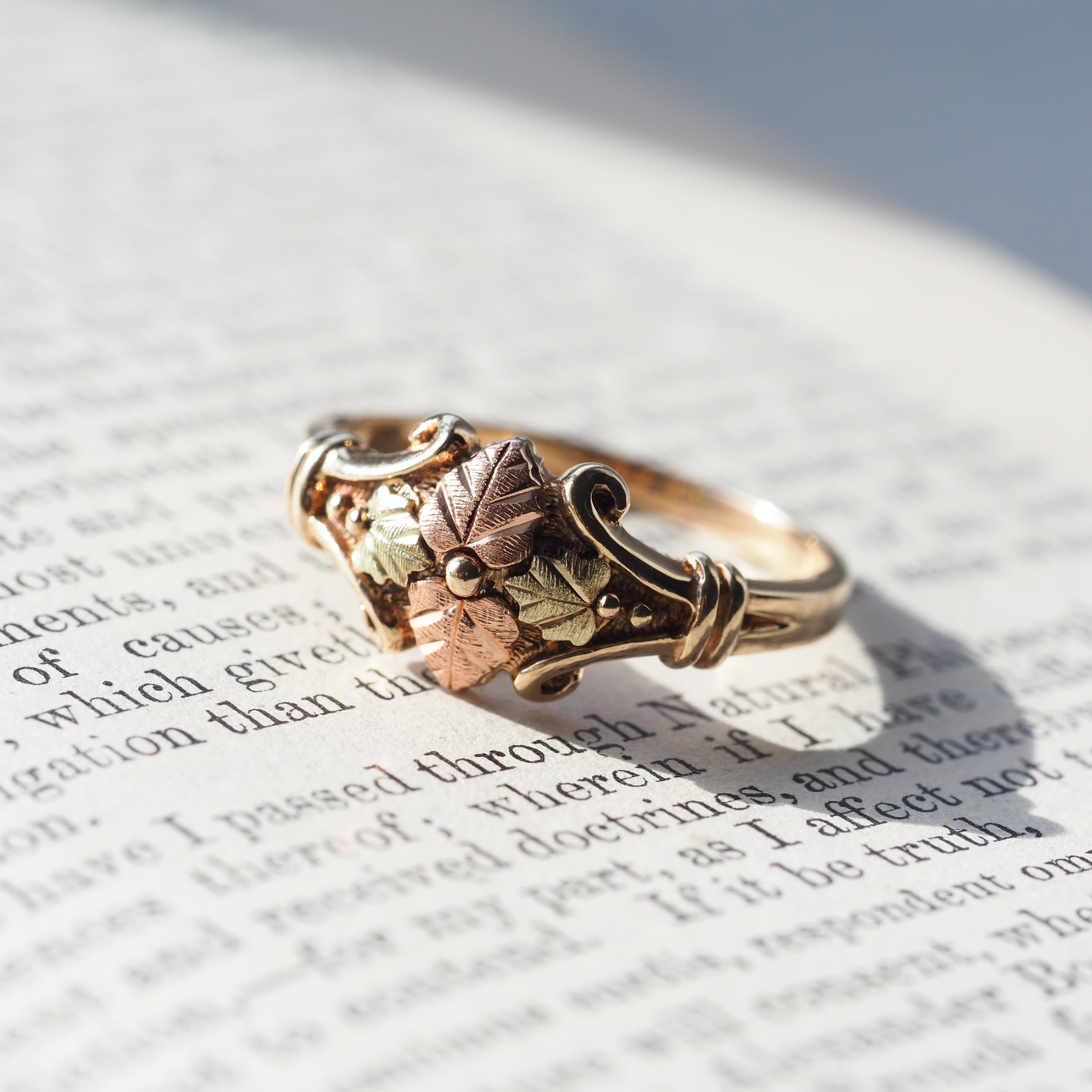 Tri-Colour Gold Ring with Foliate Motifs 9K Gold For Sale 15