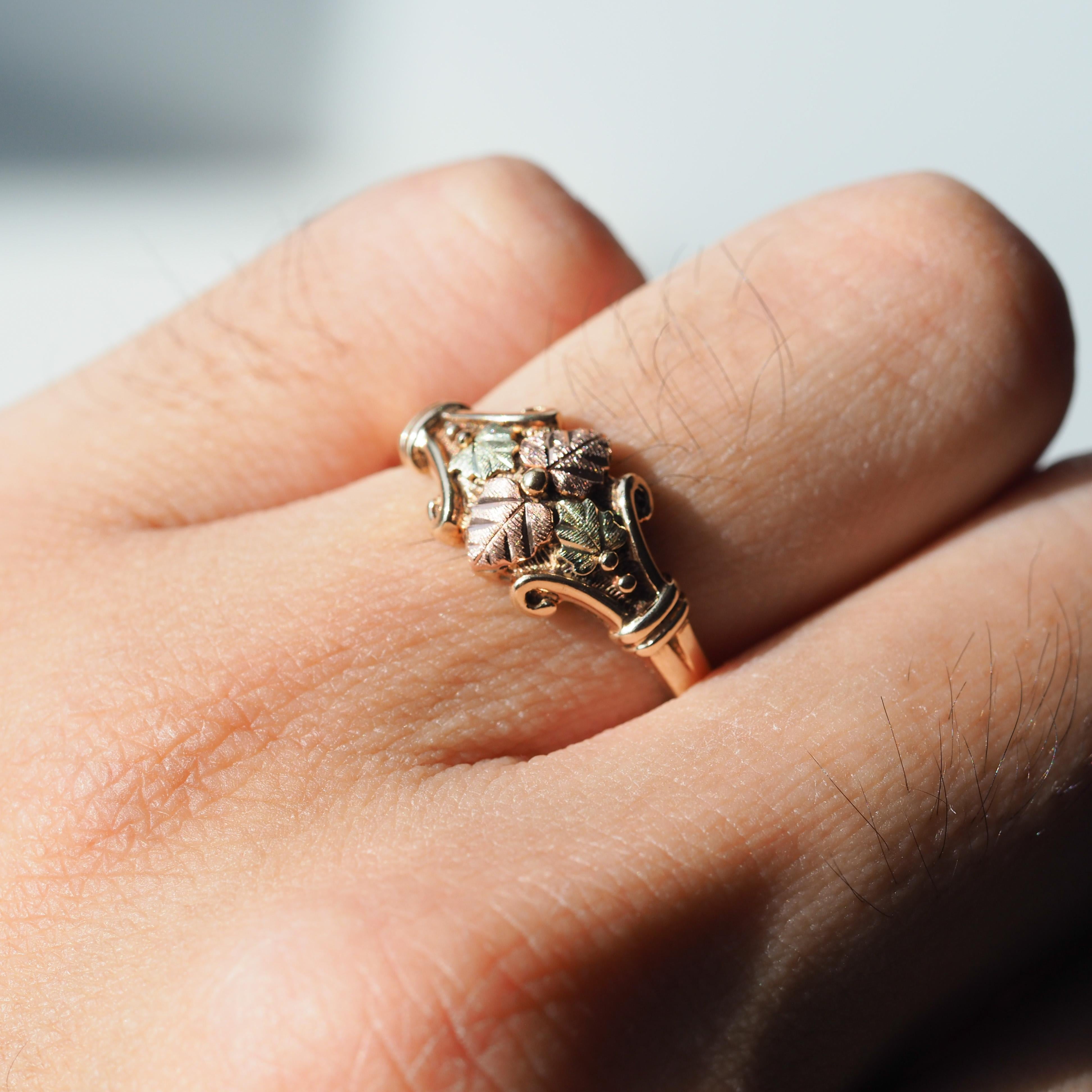 Women's Tri-Colour Gold Ring with Foliate Motifs 9K Gold For Sale