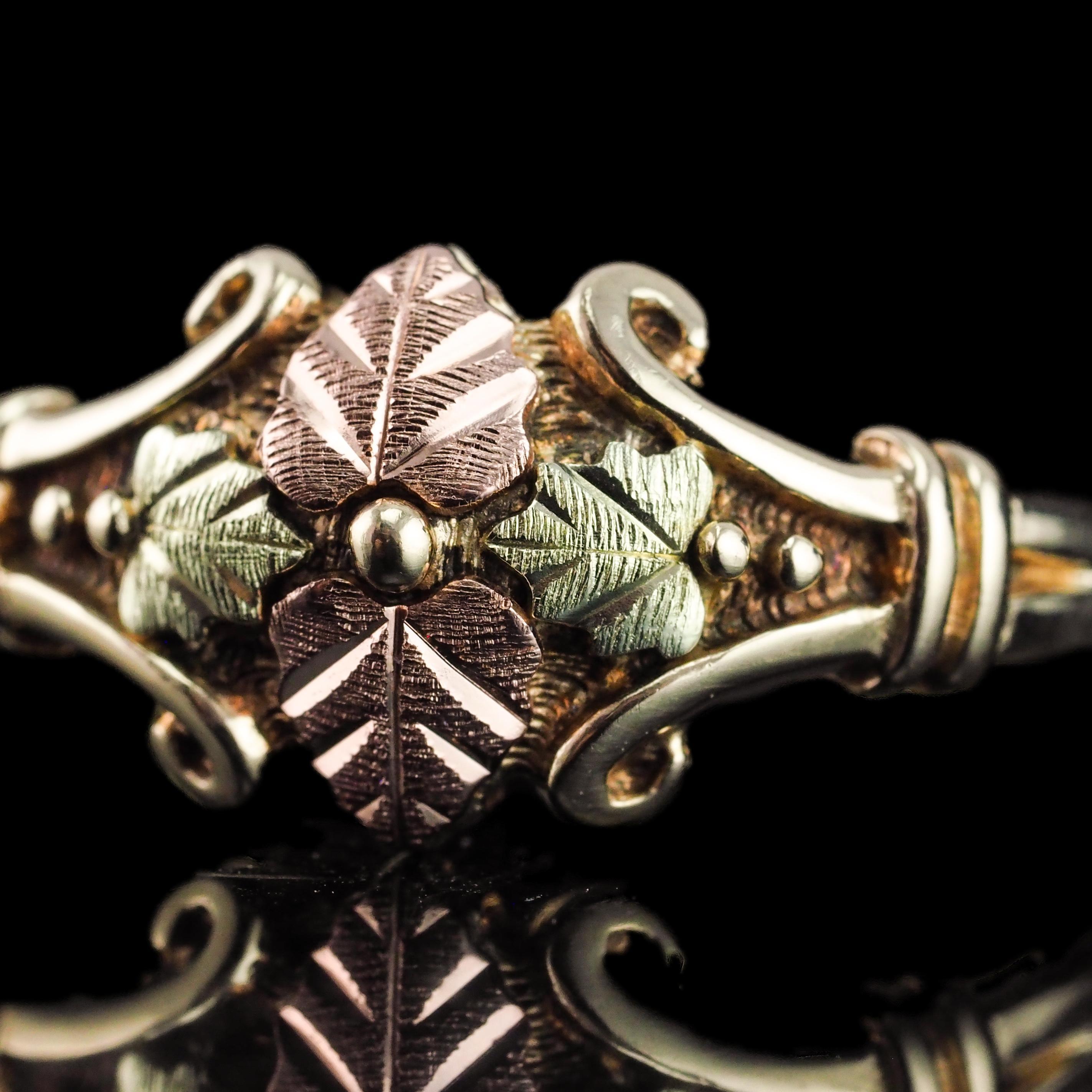 Tri-Colour Gold Ring with Foliate Motifs 9K Gold For Sale 2
