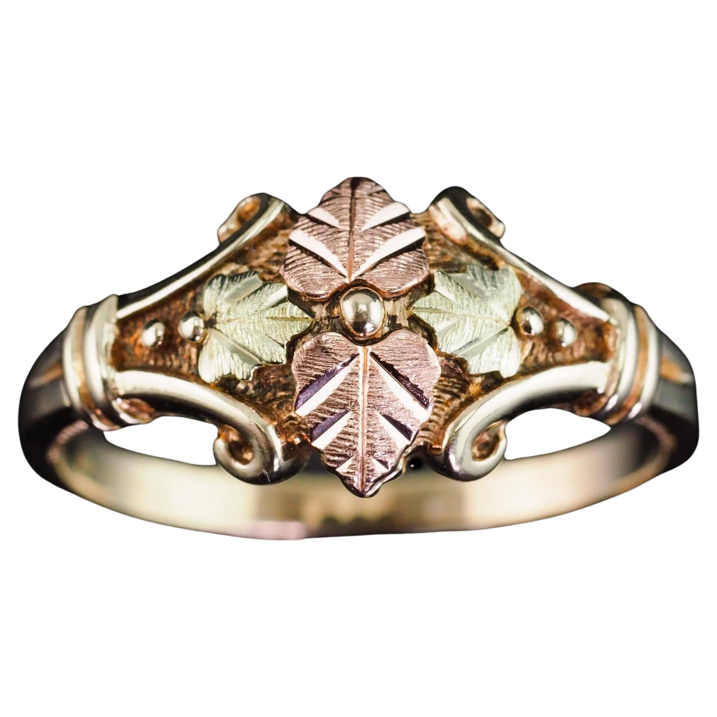 Tri-Colour Gold Ring with Foliate Motifs 9K Gold For Sale