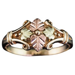 Dreifarbiger Goldring mit Blattwerkmotiven 9K Gold