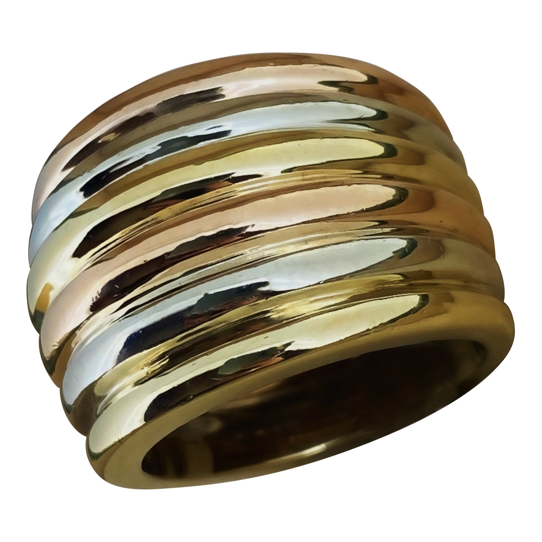 Anillo de oro tricolor (rosa, amarillo y blanco) con cúpula estriada (6 bandas), ancho y pesado. en venta
