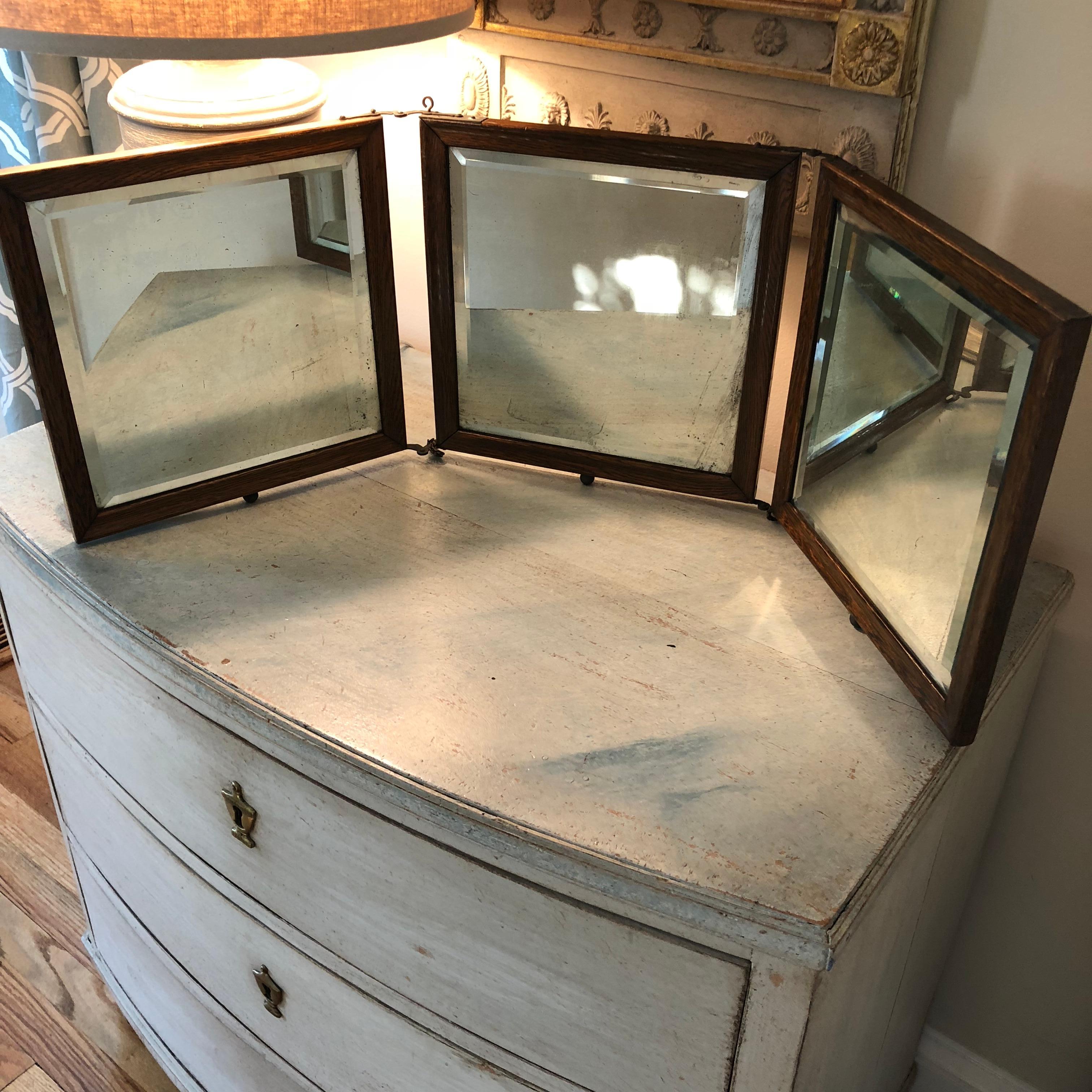 Tri-Fold Travel Vanity or Dresser Mirror with Beveled Glass For Sale 8