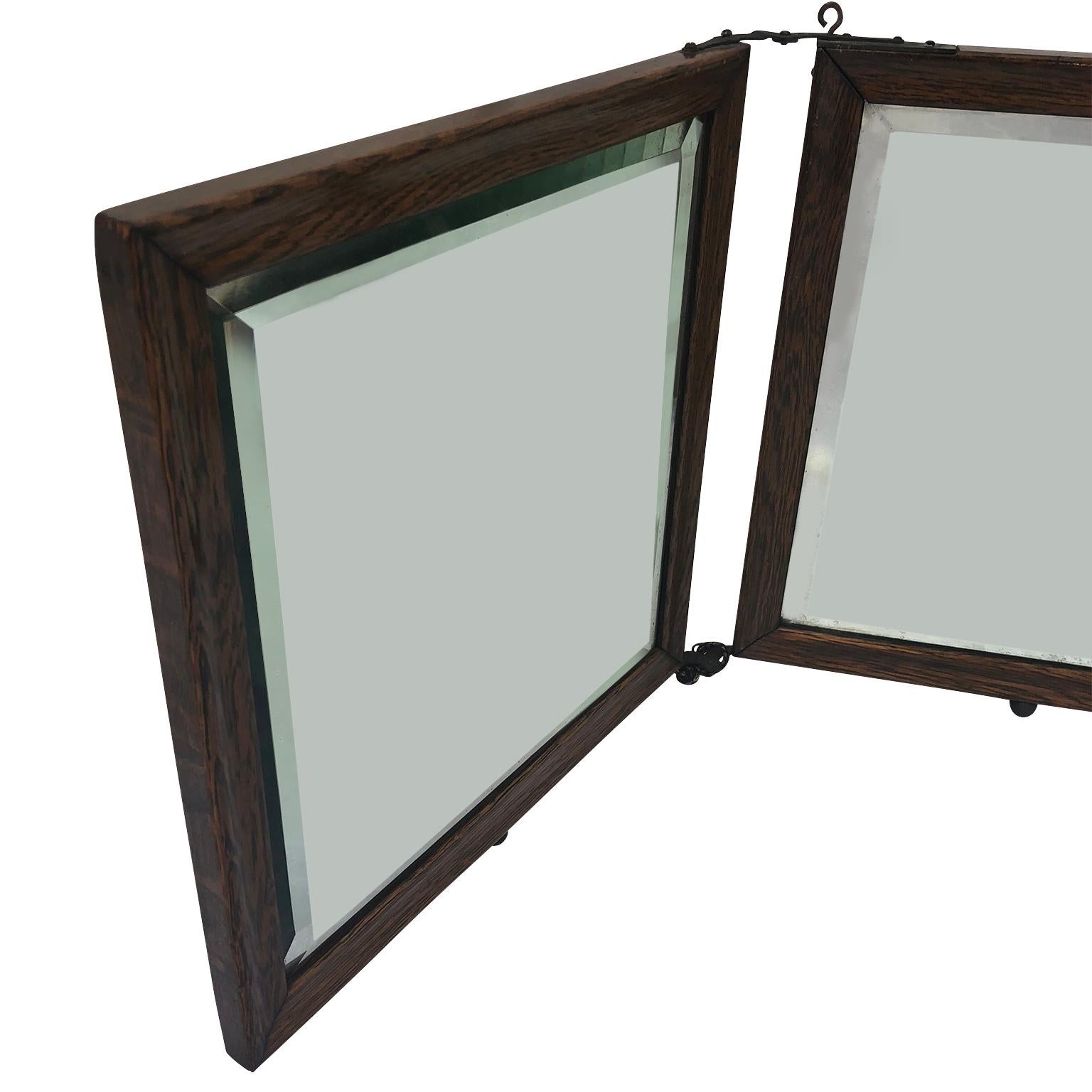 Tri-Fold Travel Vanity or Dresser Mirror with Beveled Glass In Good Condition For Sale In Haddonfield, NJ