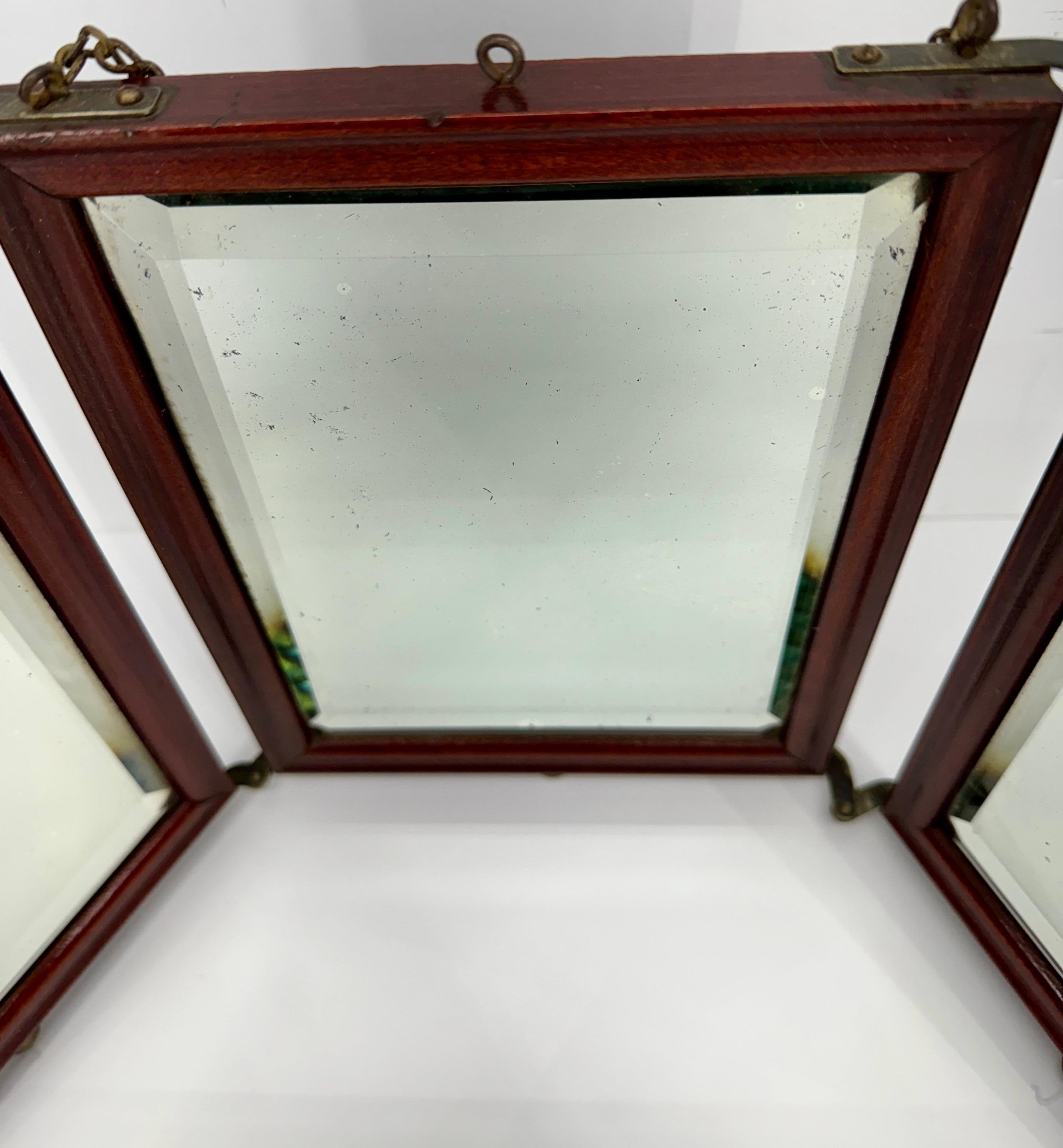 Tri-Fold Travel Vanity Or Dresser Mirror With Beveled Glass In Good Condition For Sale In Haddonfield, NJ