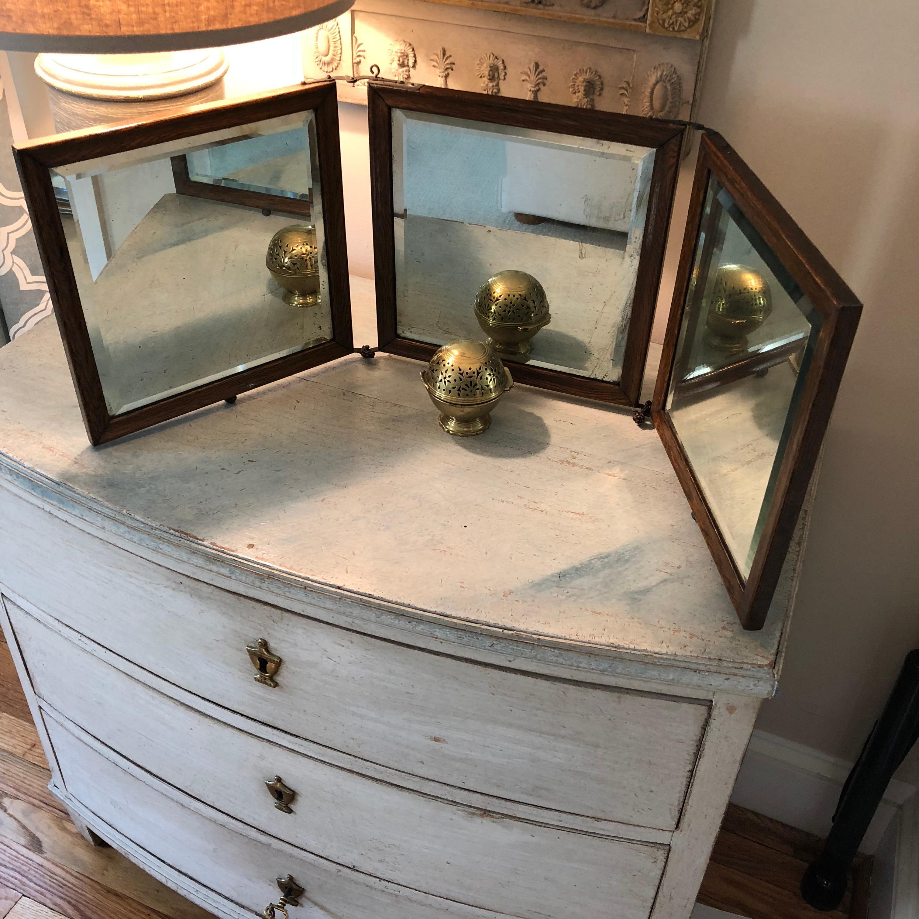 XIXe siècle Miroir de coiffeuse ou de commode de voyage à trois volets avec verre biseauté en vente