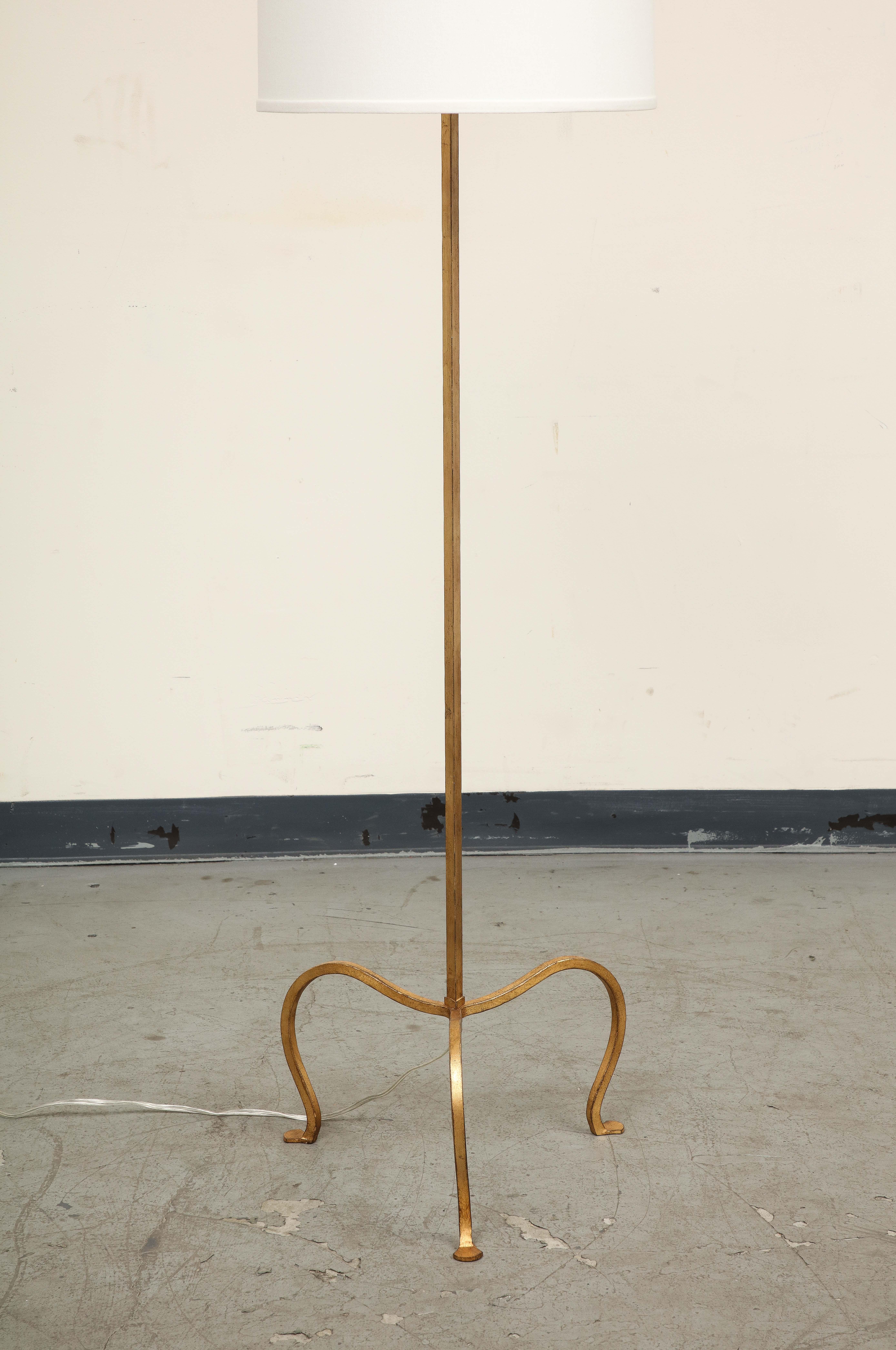 Tri-Leg Floor Lamp in Gilded Iron For Sale 3