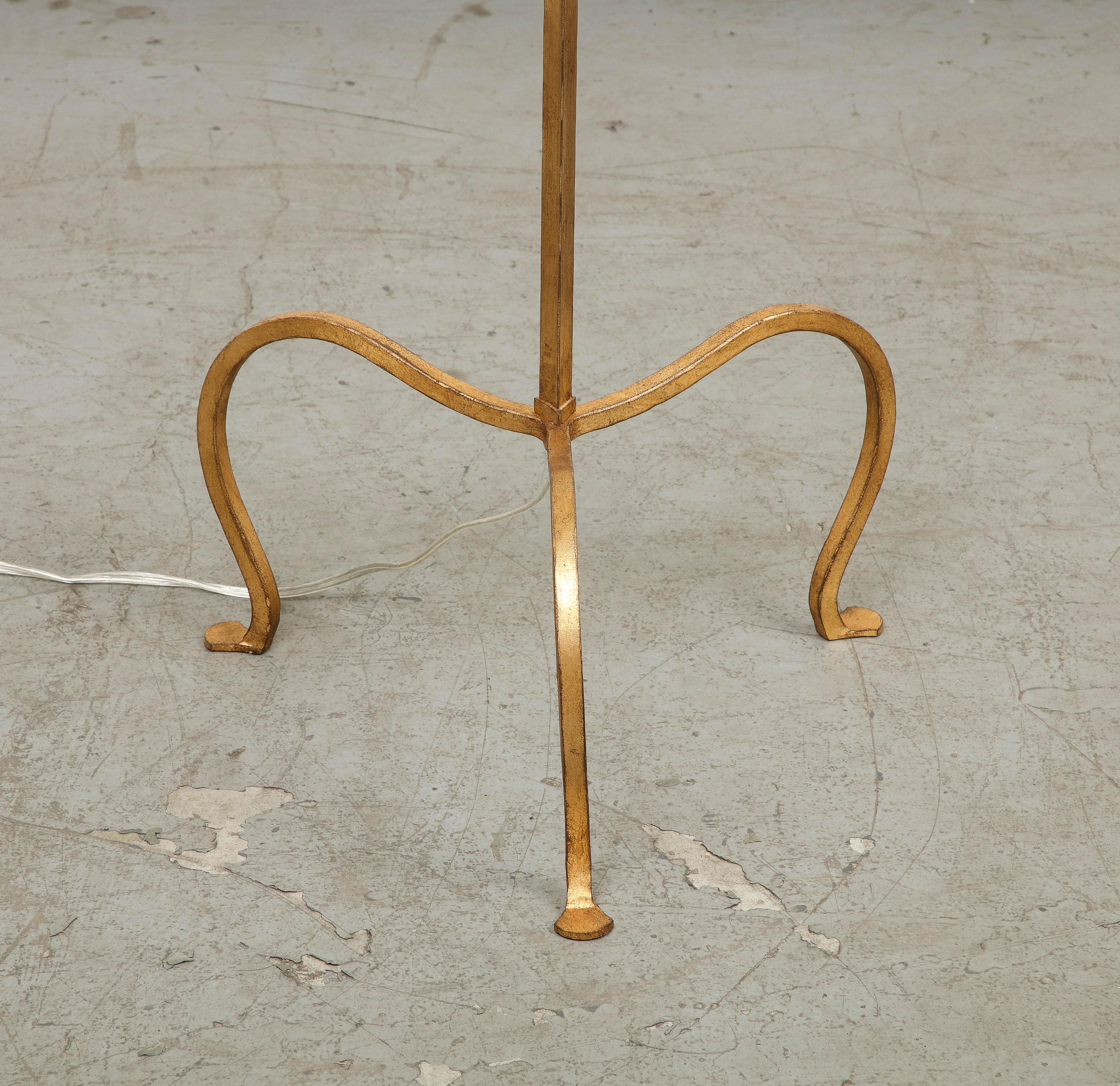 Tri-Leg Floor Lamp in Gilded Iron For Sale 4