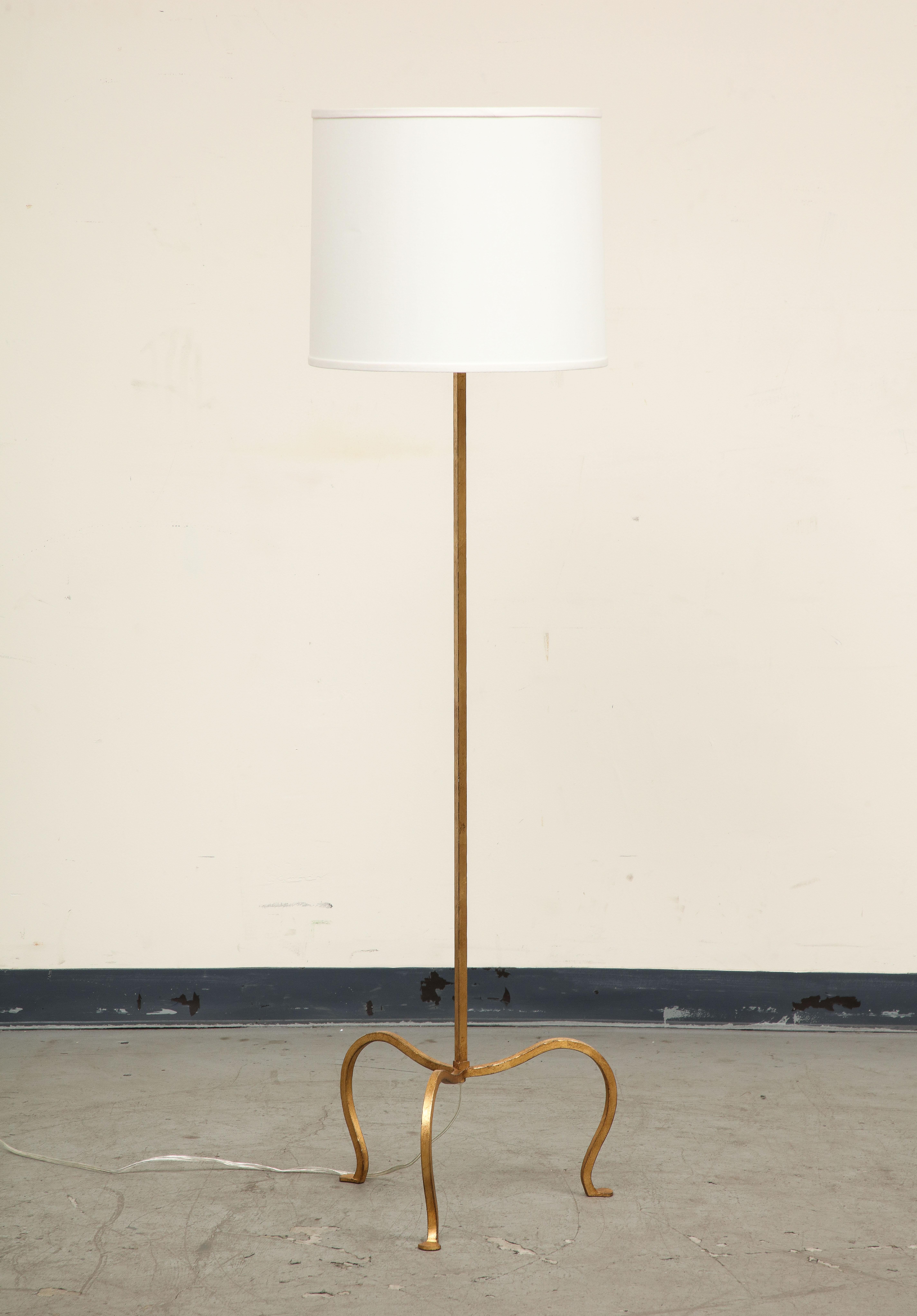 Gilt Tri-Leg Floor Lamp in Gilded Iron For Sale
