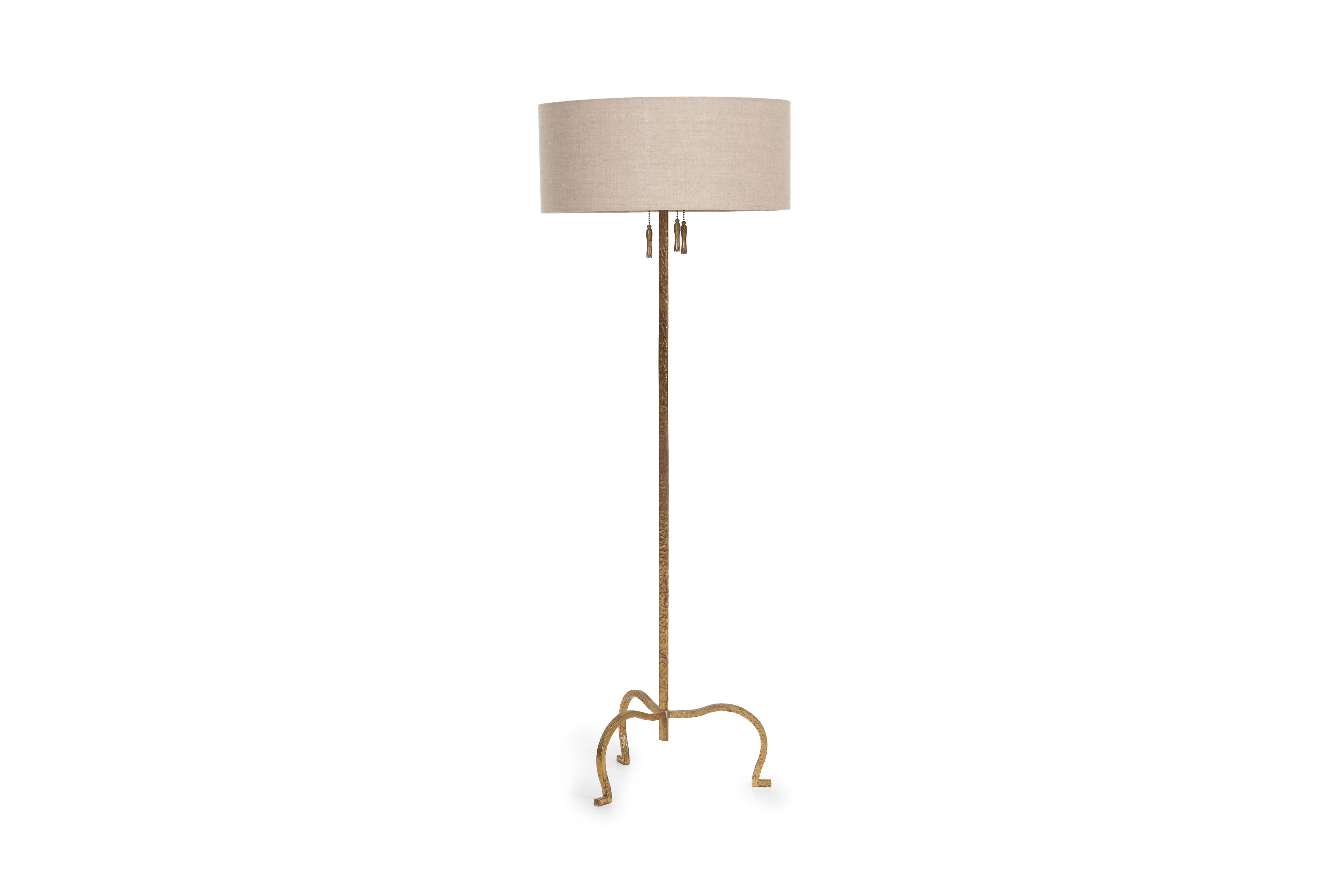 tri leg lamp