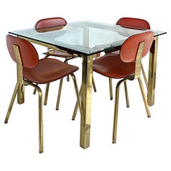 Tri Mark Tisch mit Glasplatte aus Messing und Leder und vier Stühlen