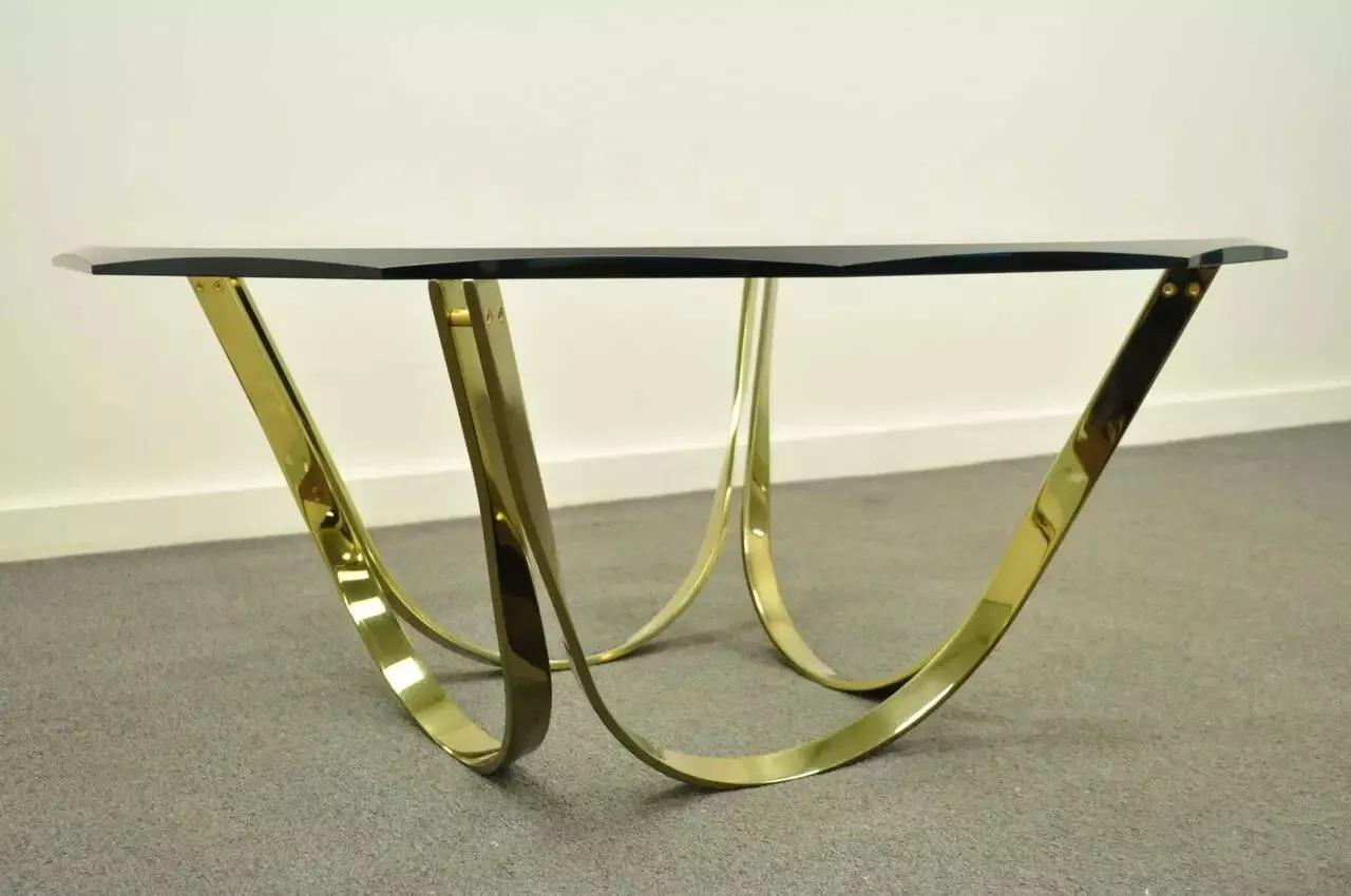 Mid-Century Modern Table basse arquée en verre et acier plaqué laiton Tri-Mark Mid Century Modern en vente
