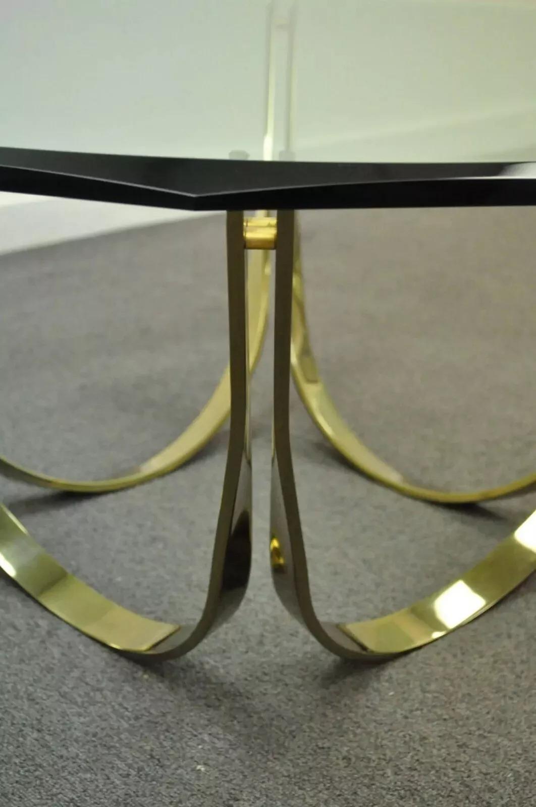 Inconnu Table basse arquée en verre et acier plaqué laiton Tri-Mark Mid Century Modern en vente