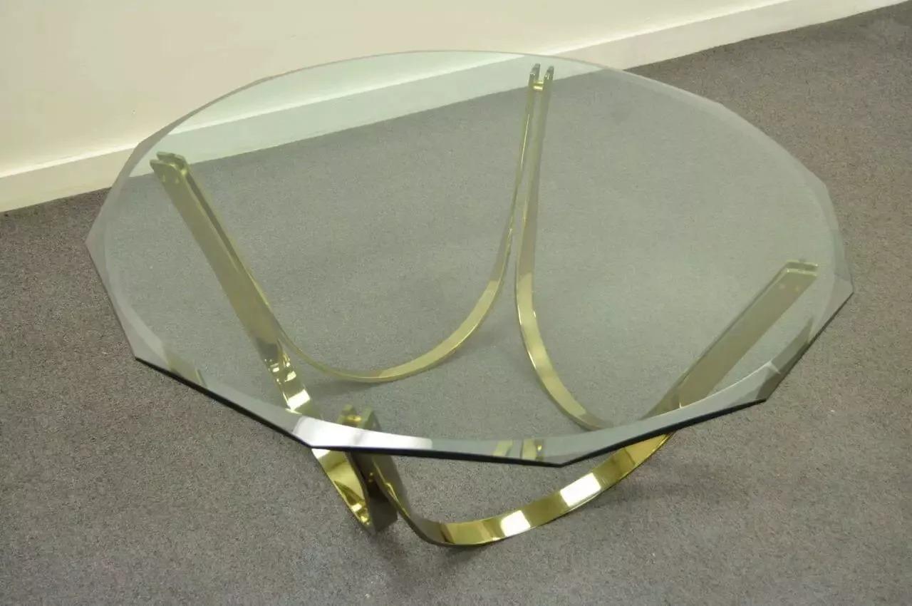Table basse arquée en verre et acier plaqué laiton Tri-Mark Mid Century Modern Bon état - En vente à Philadelphia, PA
