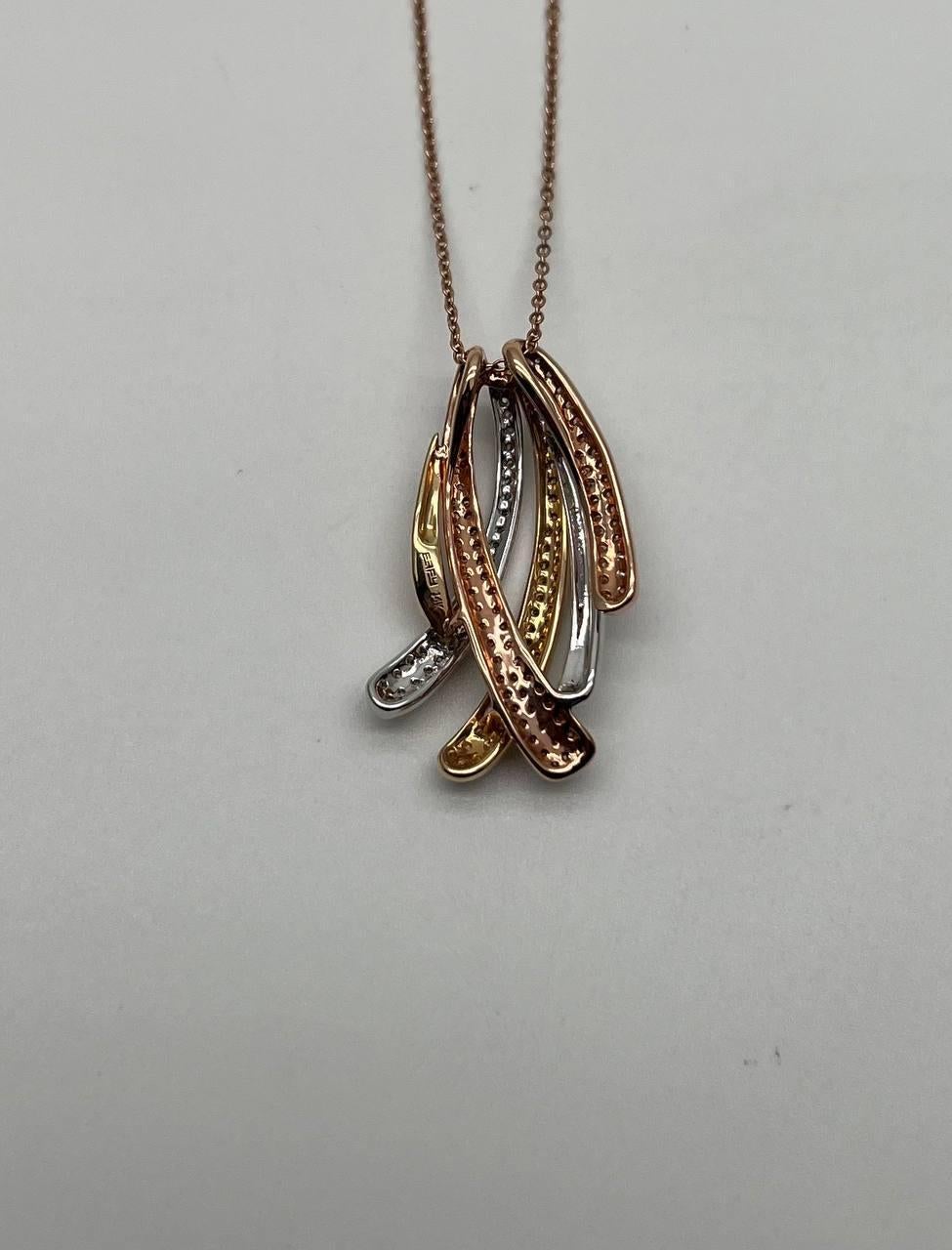 Collier pendentif vagues pavées de diamants en or blanc, jaune et rose 14 carats Neuf - En vente à Oakton, VA