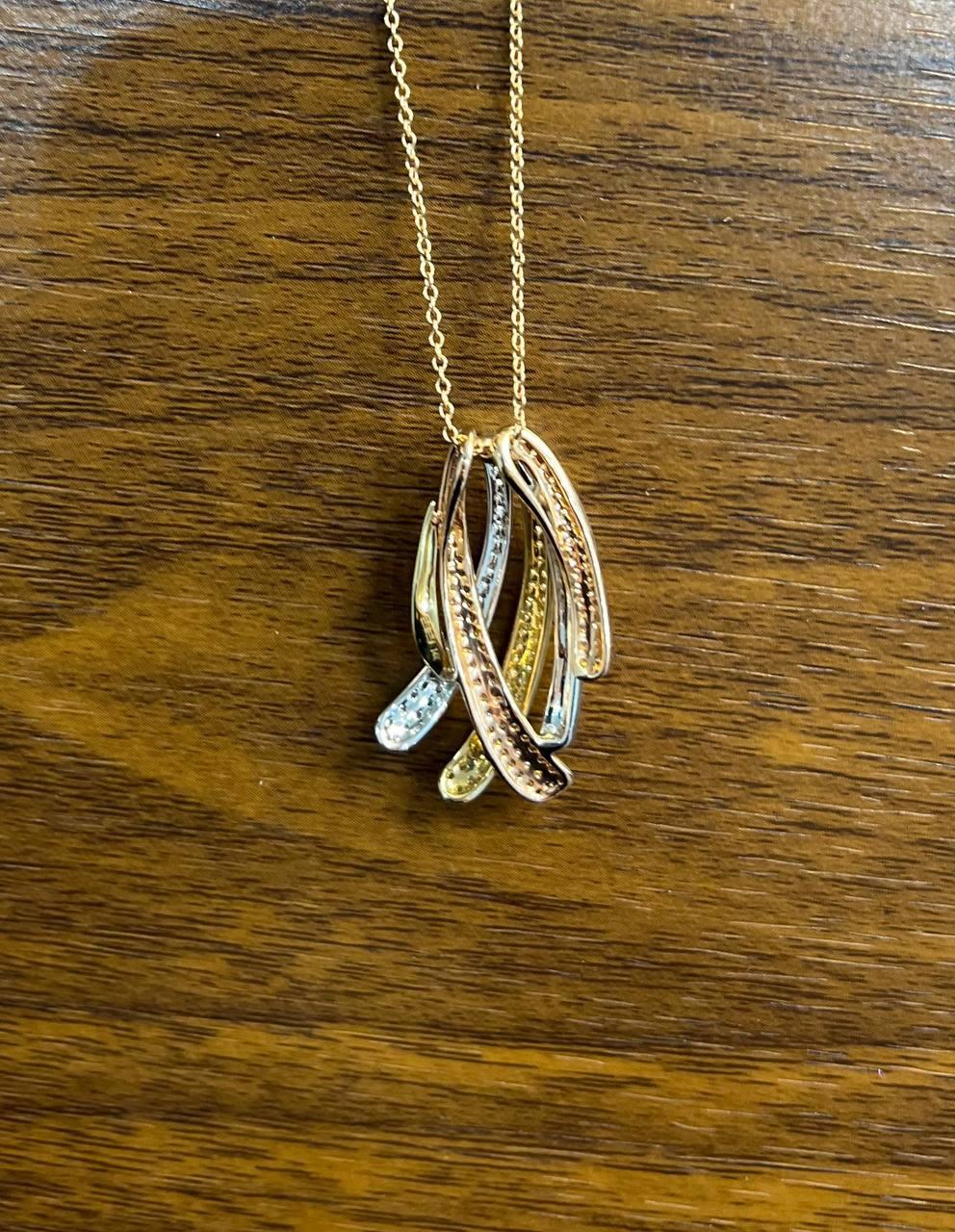 Collier pendentif vagues pavées de diamants en or blanc, jaune et rose 14 carats en vente 2