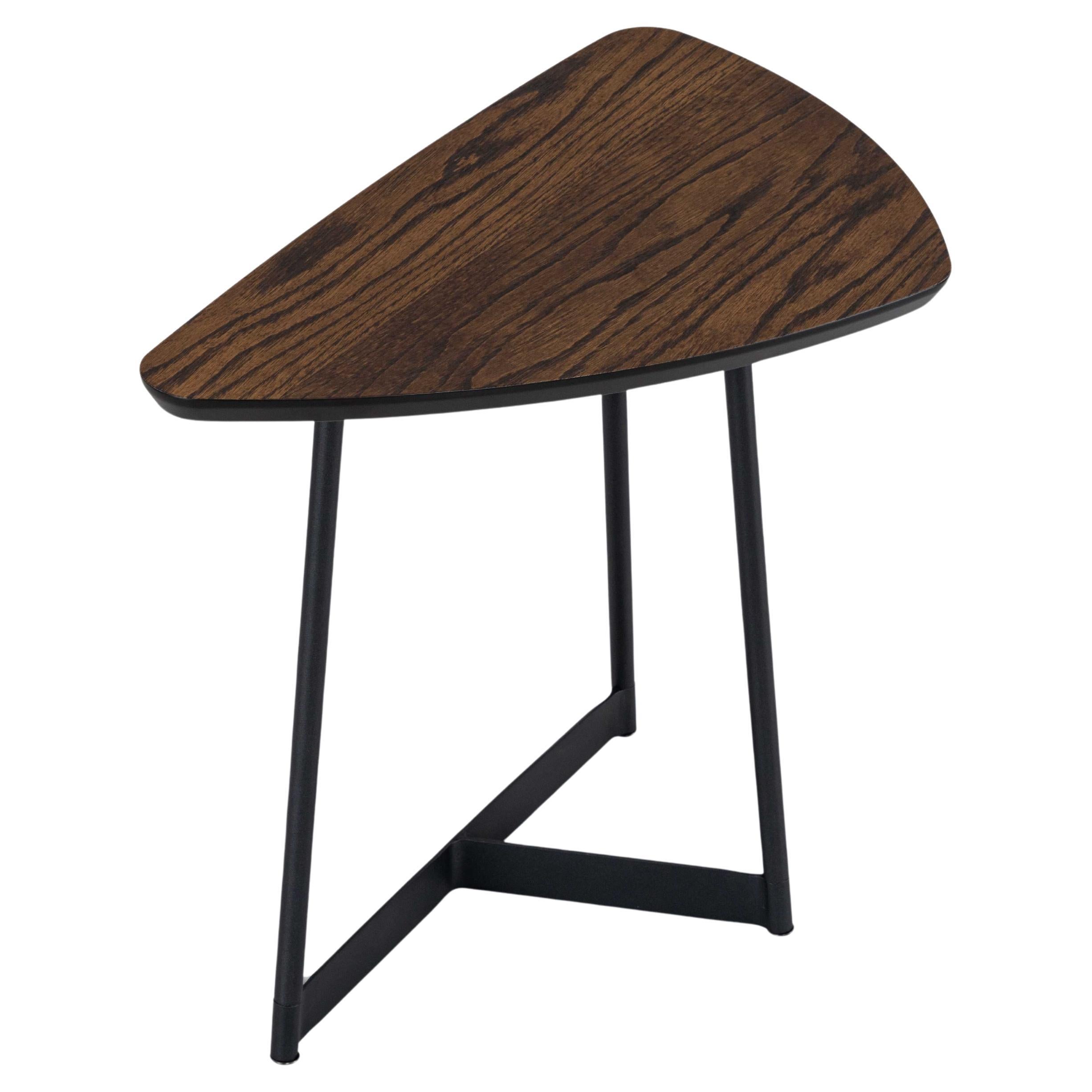 Tavolino da caffè con piano in impiallacciato di Oak Oak scuro e base in metallo nero - TRIA Line
