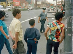 Crosswalk on Delancey Street, 1988 par Tria Giovan - Photographie de portrait