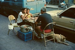 Pranzo in Norfolk Street, 1990 di Tria Giovan - Fotografia di ritratto