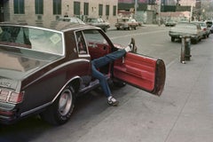 Porte ouverte sur Eldridge Street, 1987 par Tria Giovan - Photographie de portrait