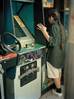 Videospiel-Arcade, 1988 von Tria Giovan – Porträtfotografie