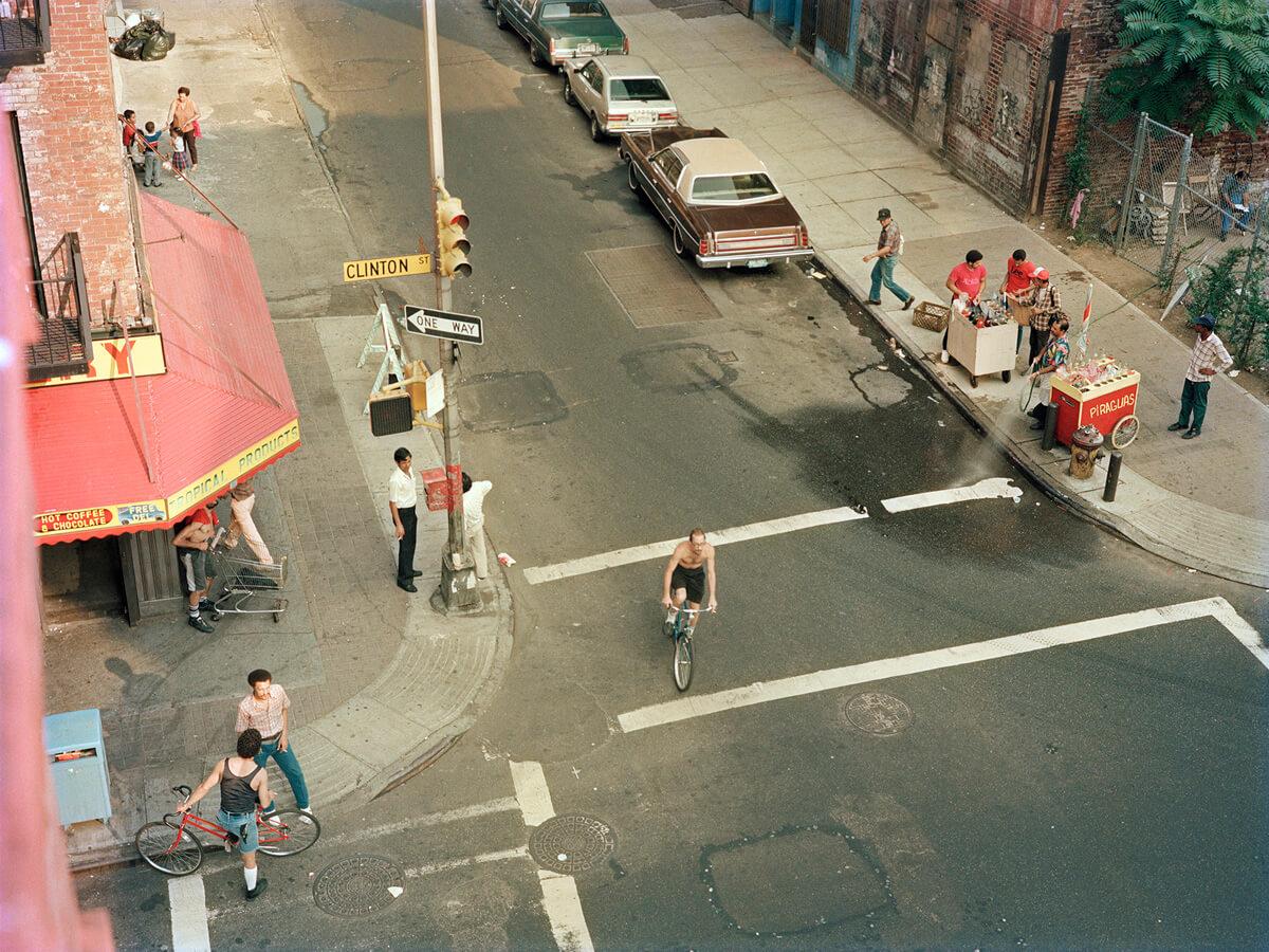 Ansicht aus der Clinton Street 29, 1989, von Tria Giovan – Farbfotografie