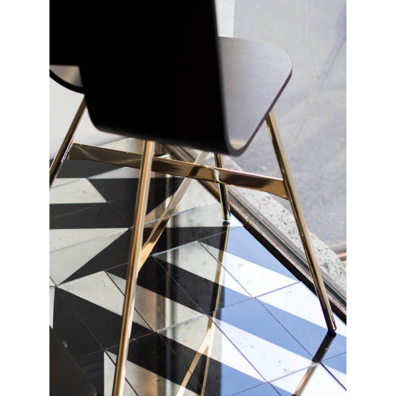 Tria Gold 4-Fuß-Stuhl, schwarzer offenporiger Sitz von Colé Italia im Zustand „Neu“ im Angebot in Geneve, CH