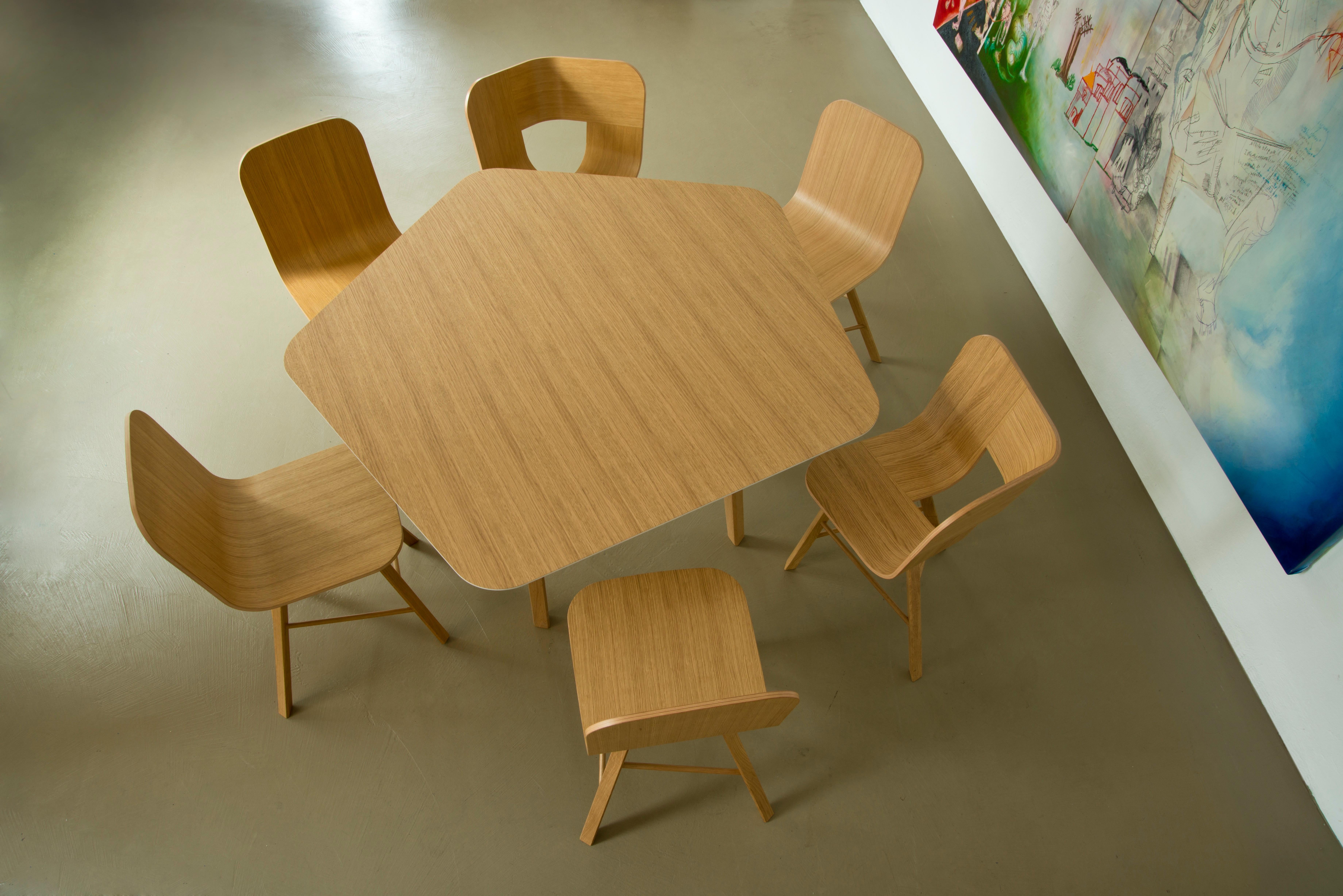 Tria Kiklos Round Table by Colé, Solid Oak Legs, Minimalist Design Icon For Sale 3